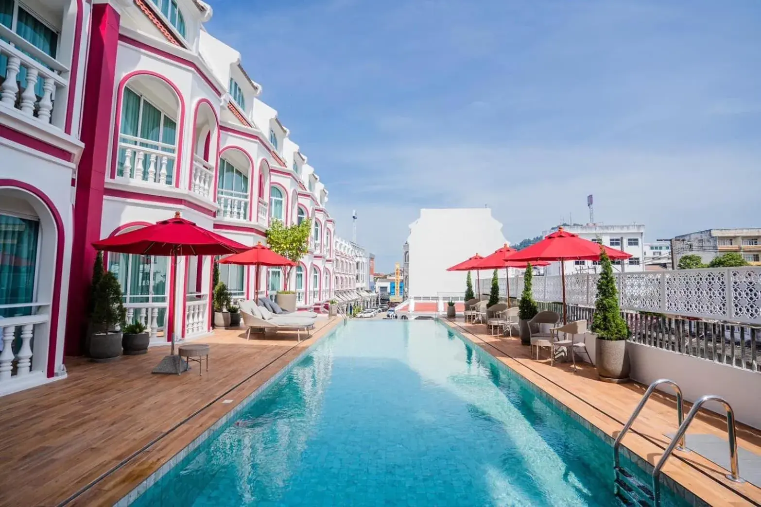 Swimming pool in Hotel Midtown Ratsada Swimming pool in Hotel Midtown Ratsada