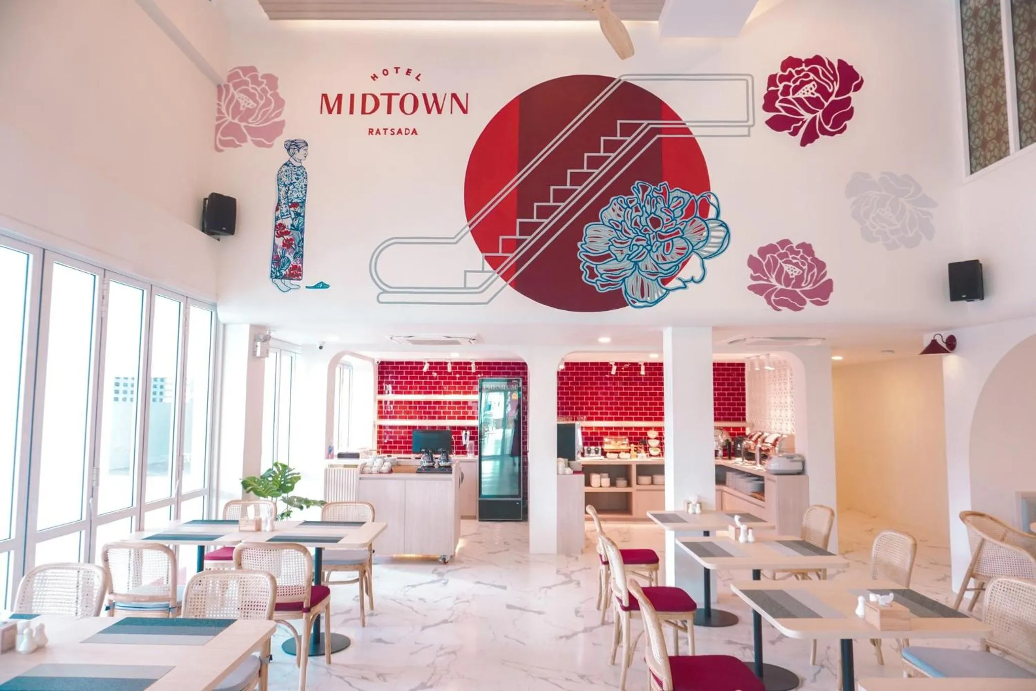 Restaurant/places to eat in Hotel Midtown Ratsada