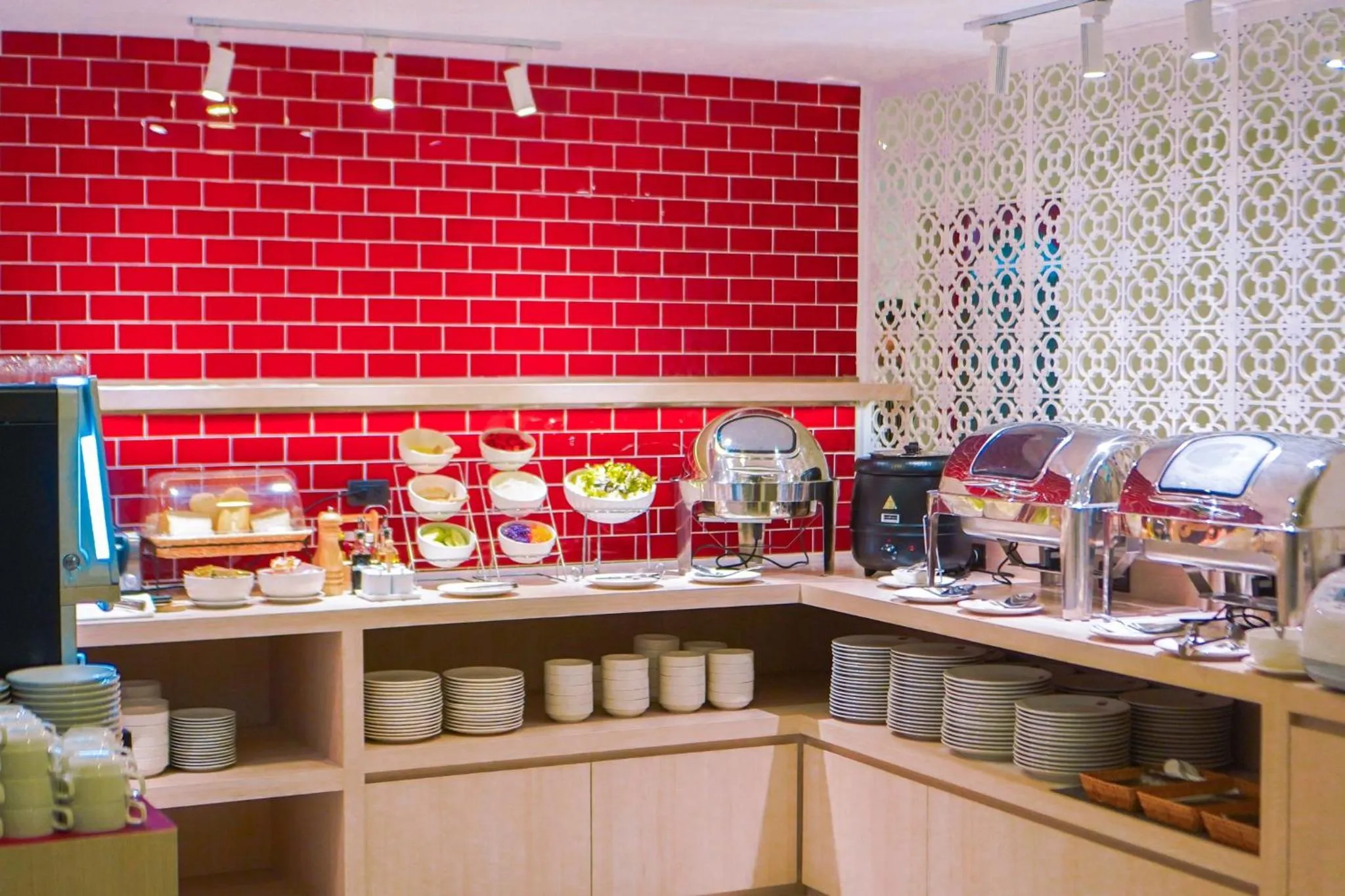 Coffee/tea facilities in Hotel Midtown Ratsada