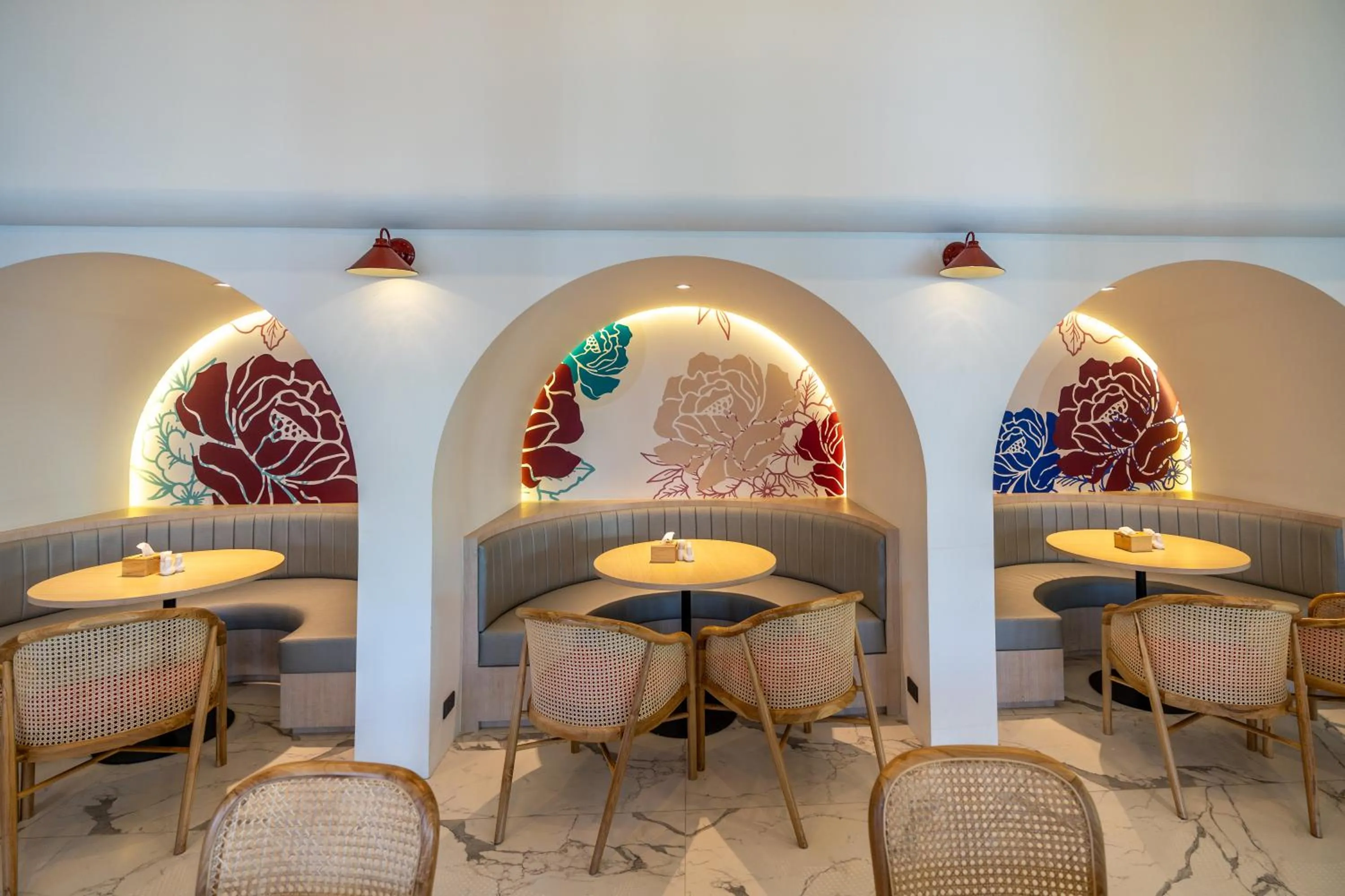 Restaurant/places to eat in Hotel Midtown Ratsada