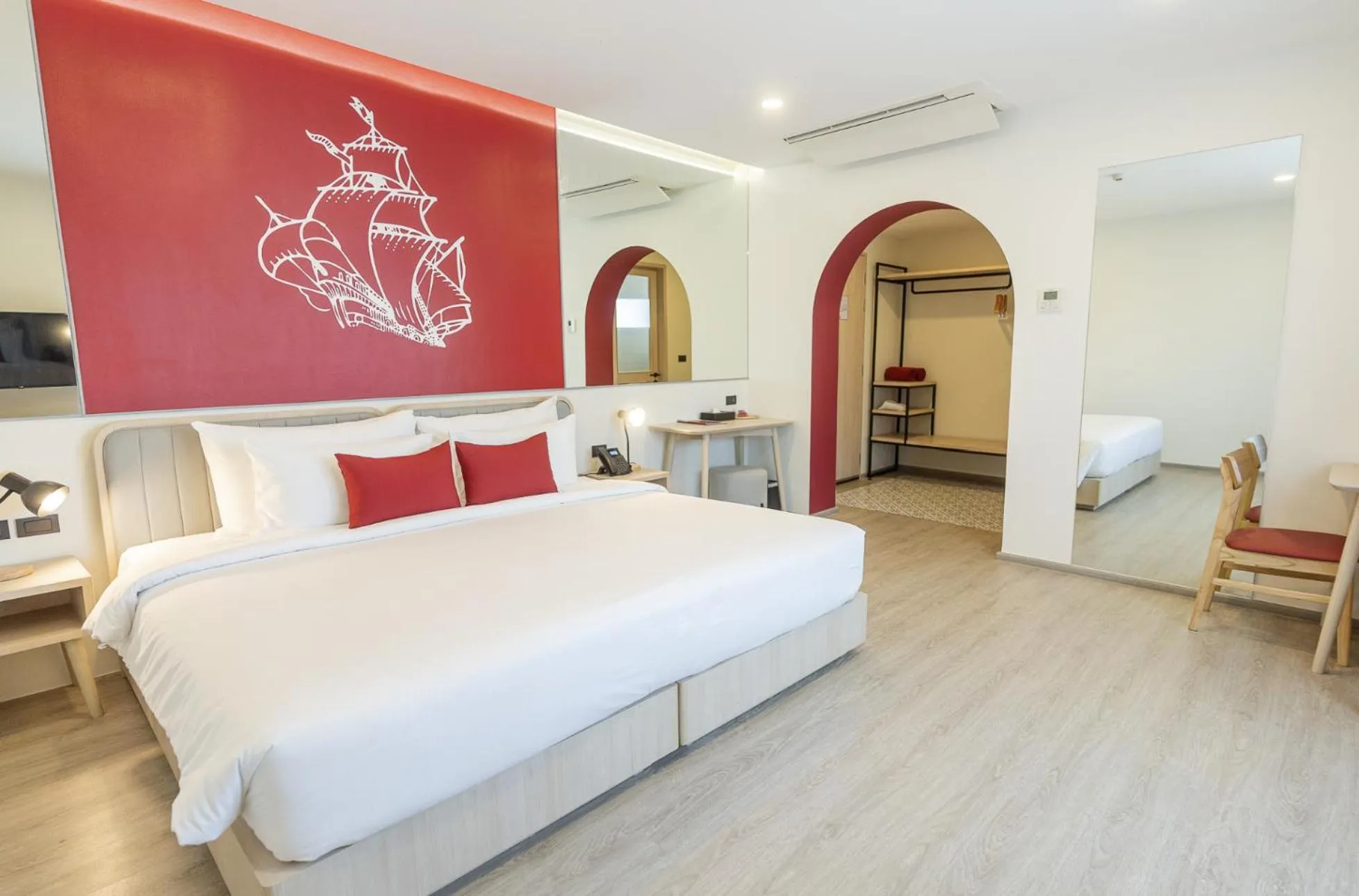 Bedroom, Bed in Hotel Midtown Ratsada