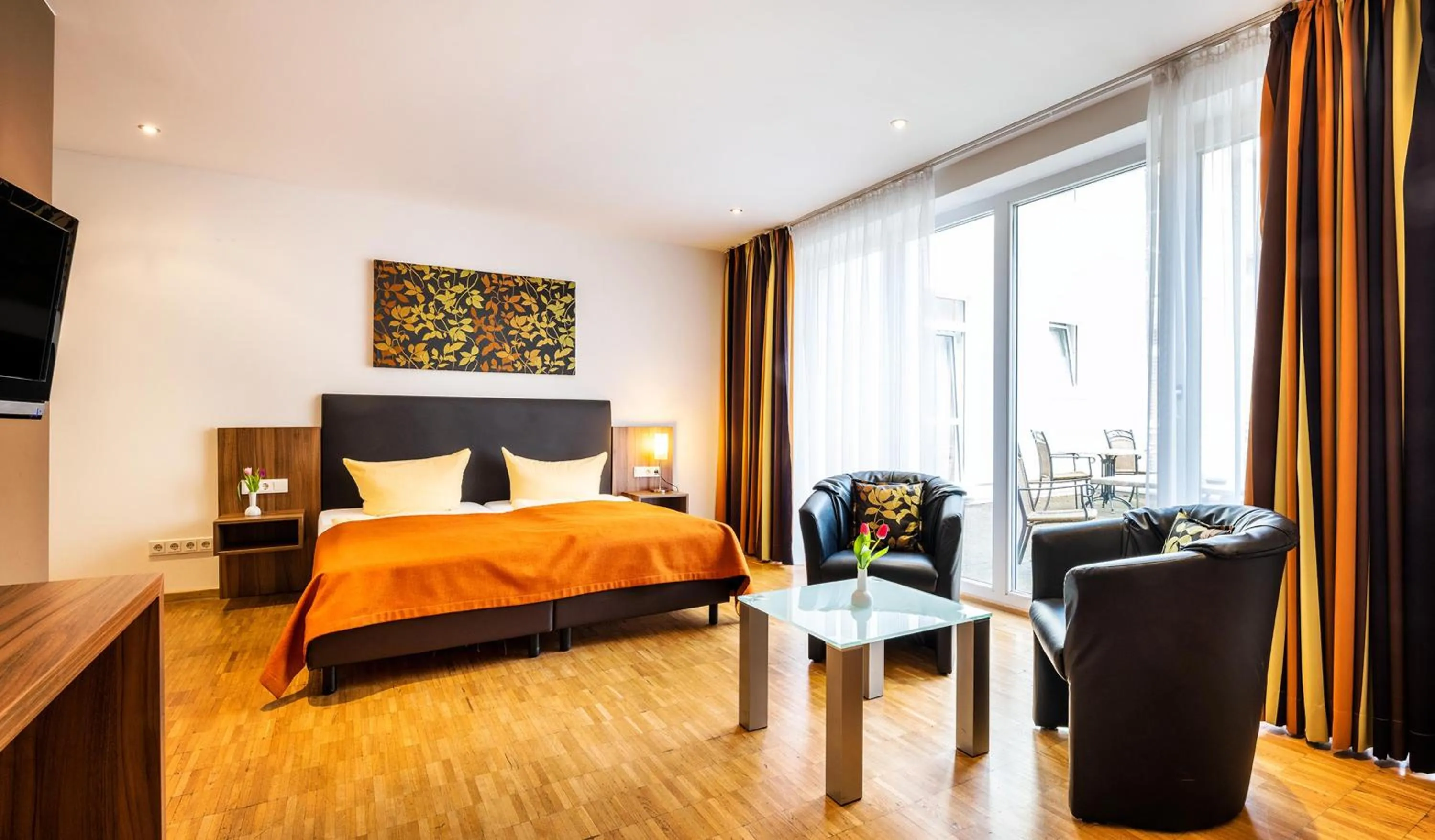 Photo of the whole room, Bed in Schroeders Stadtwaldhotel