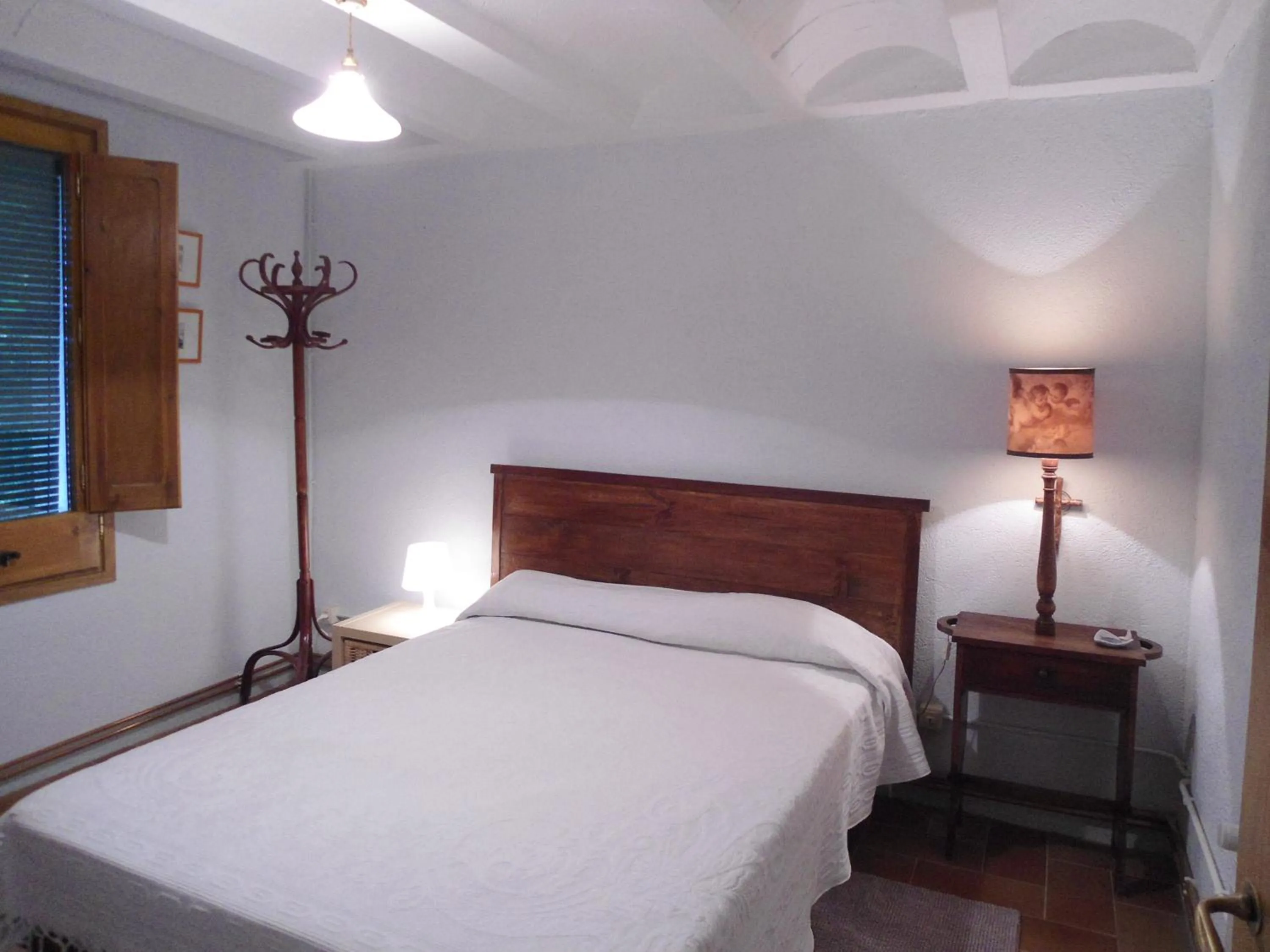 Bedroom, Bed in Cal Son