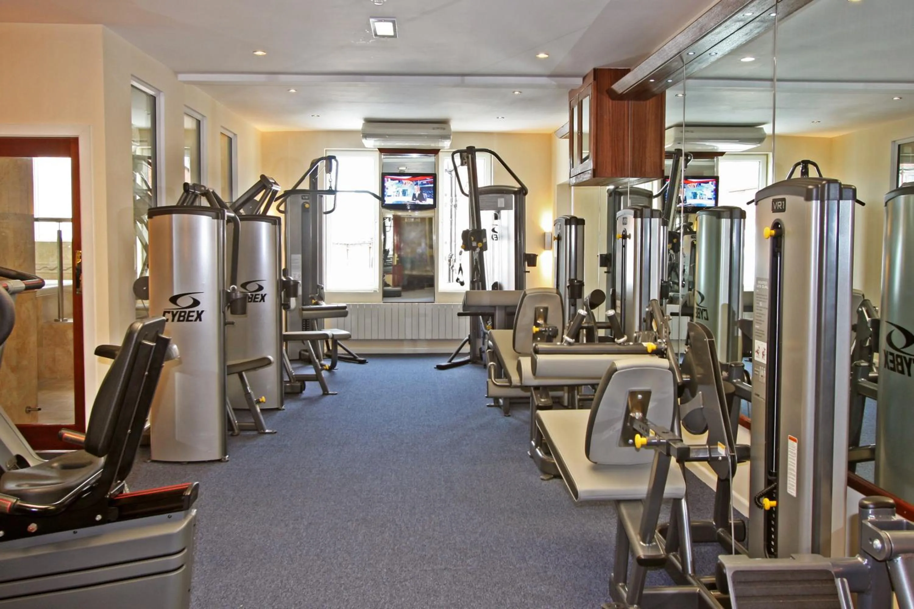 Fitness centre/facilities in Bedford Hotel