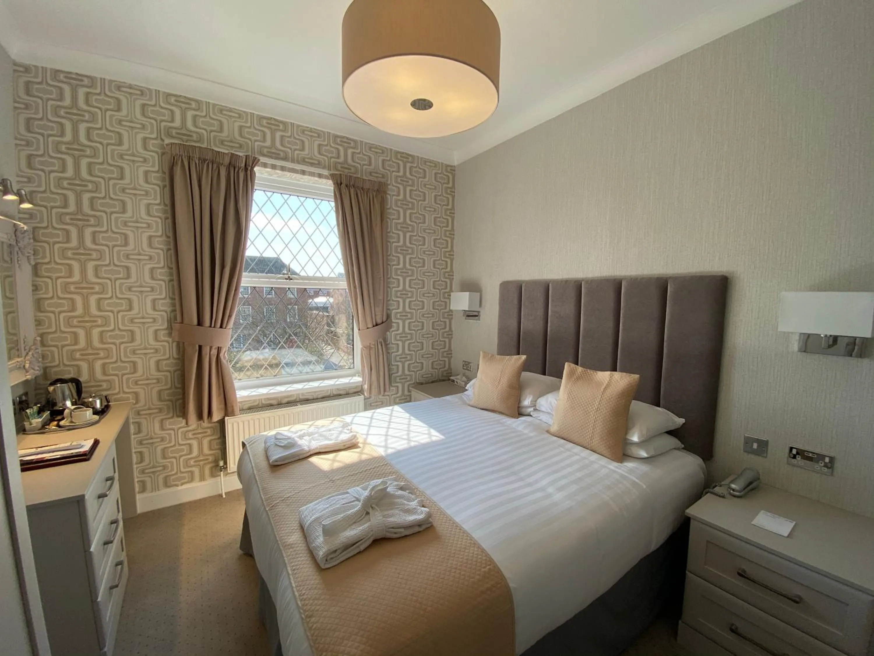 Bedroom, Bed in Bedford Hotel