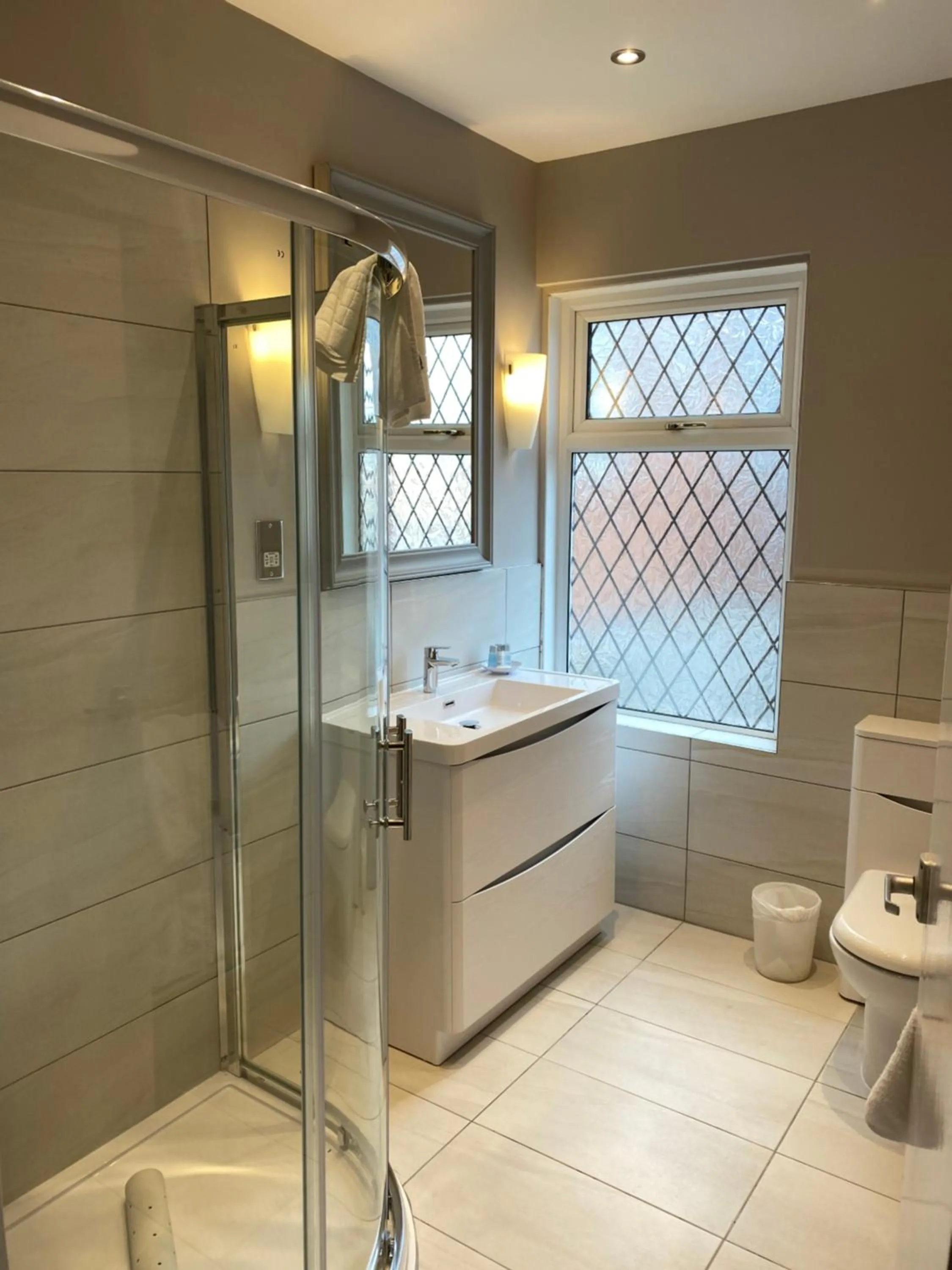 Bathroom in Bedford Hotel