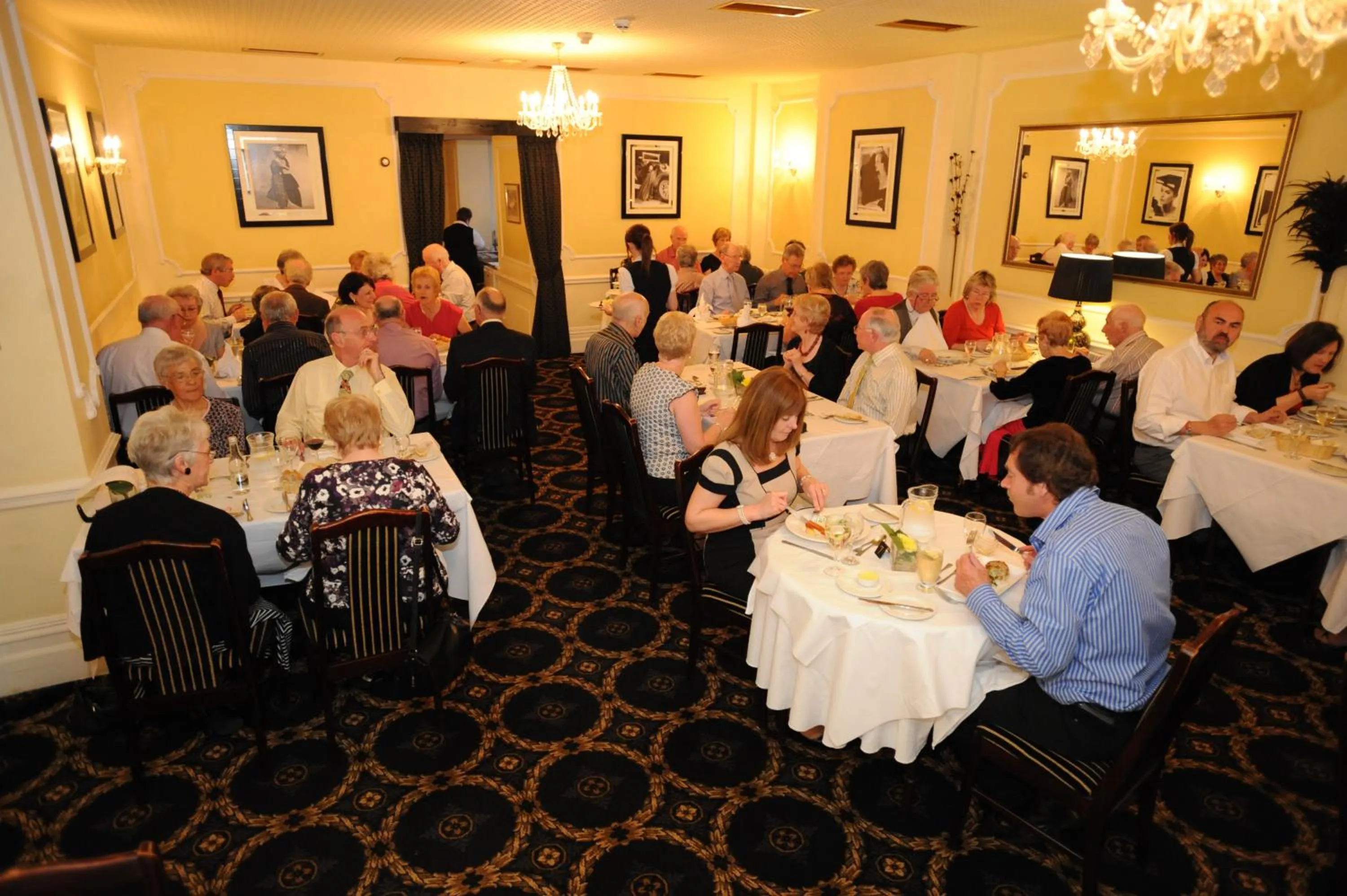 Restaurant/places to eat in Bedford Hotel