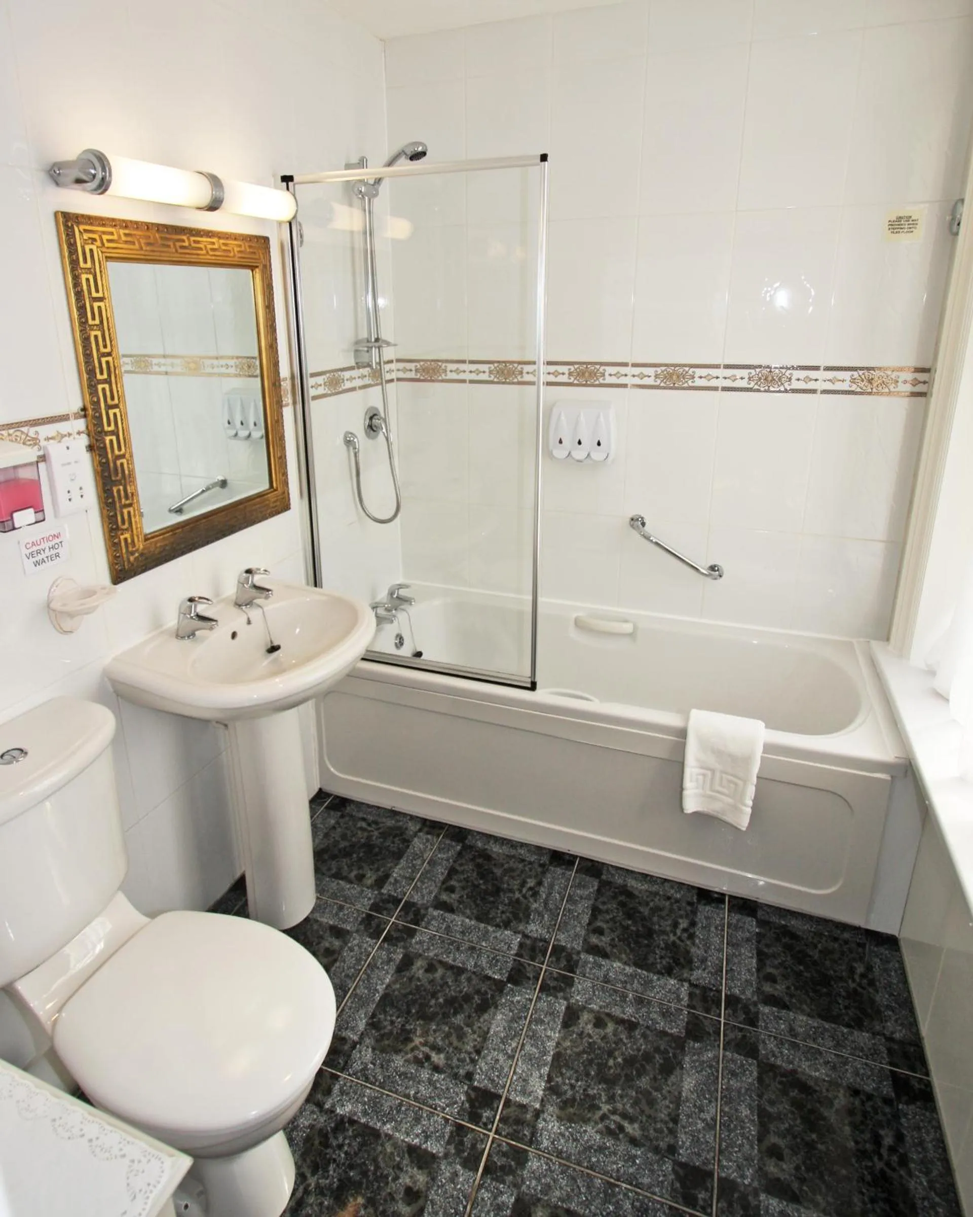 Bathroom in Bedford Hotel