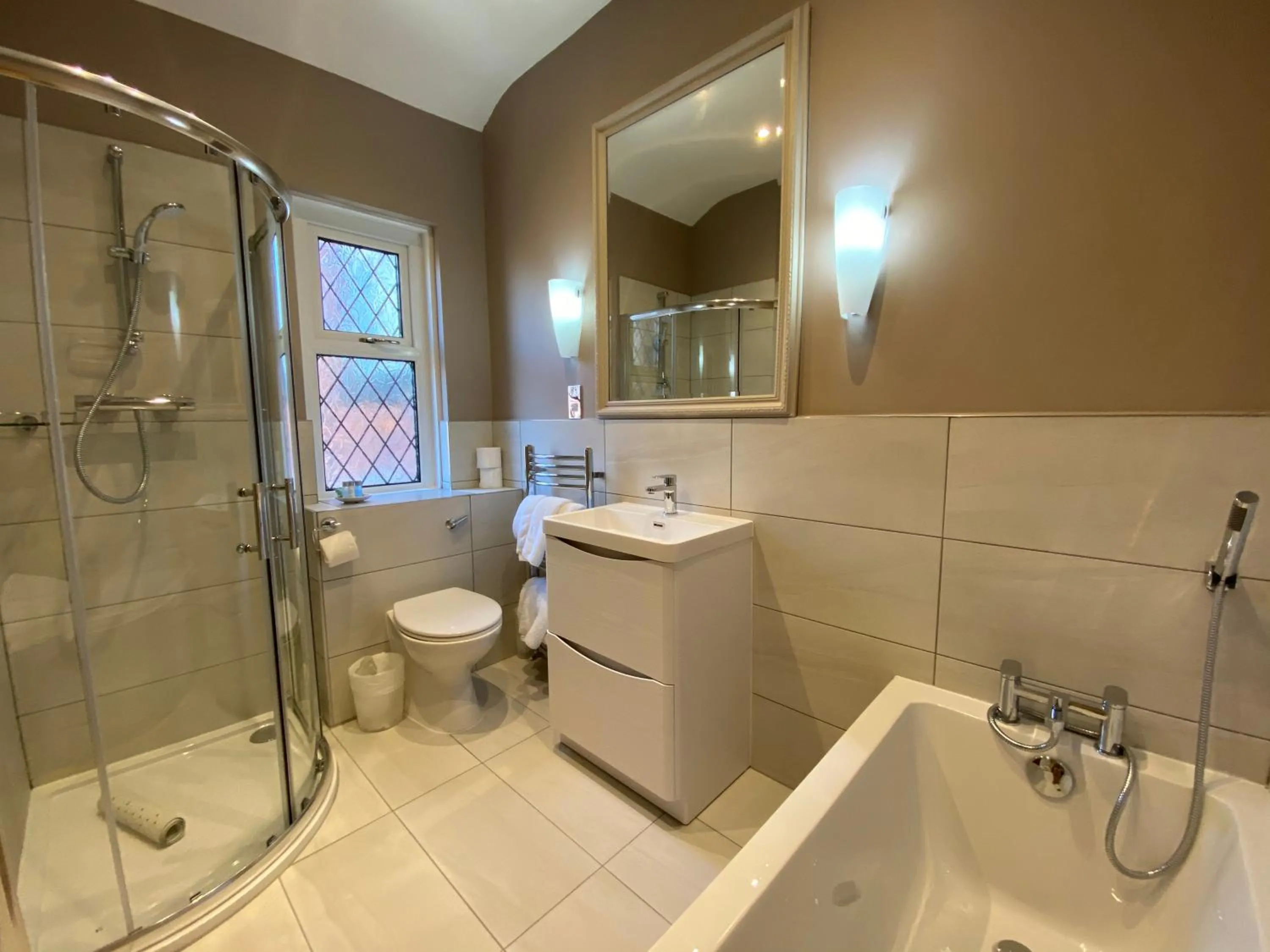 Bathroom in Bedford Hotel