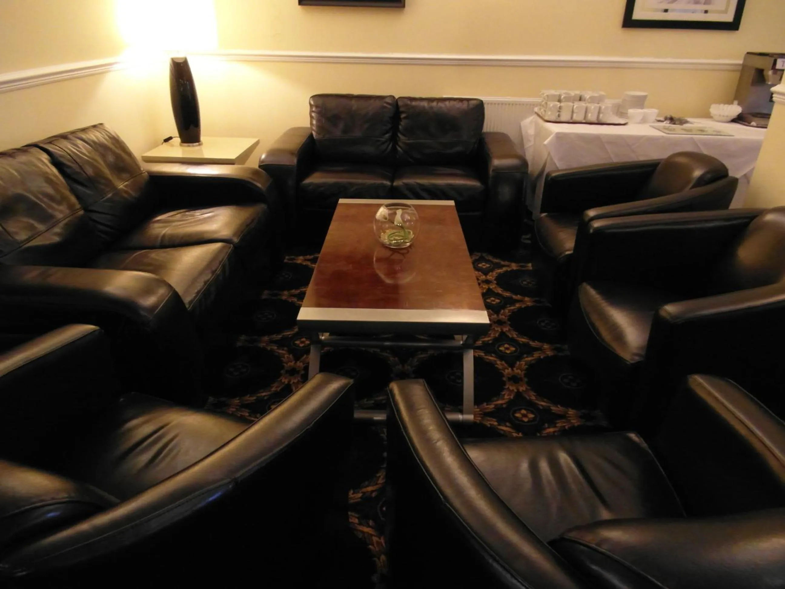 Living room in Bedford Hotel