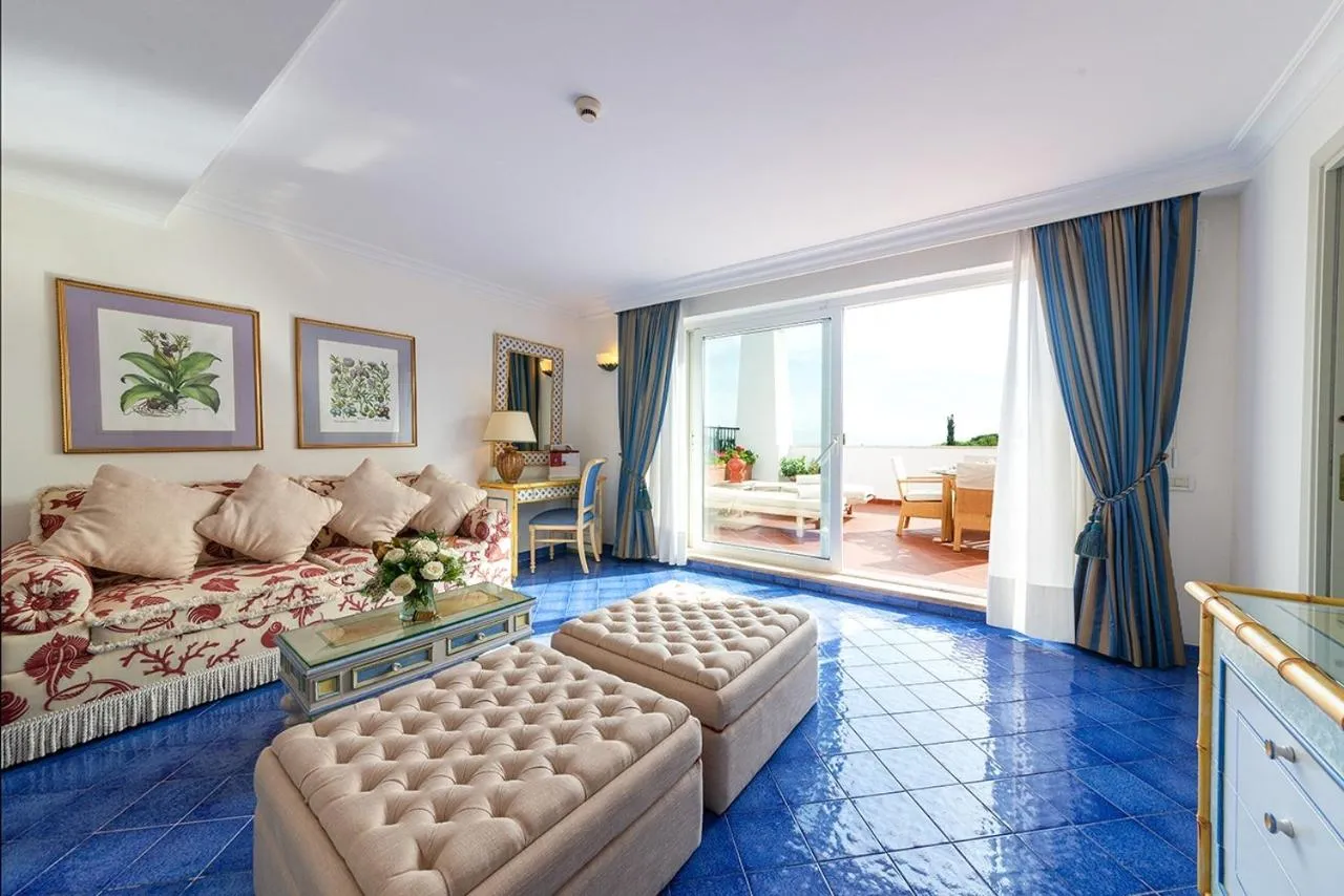 Living room, Bed in Grand Hotel Il Moresco