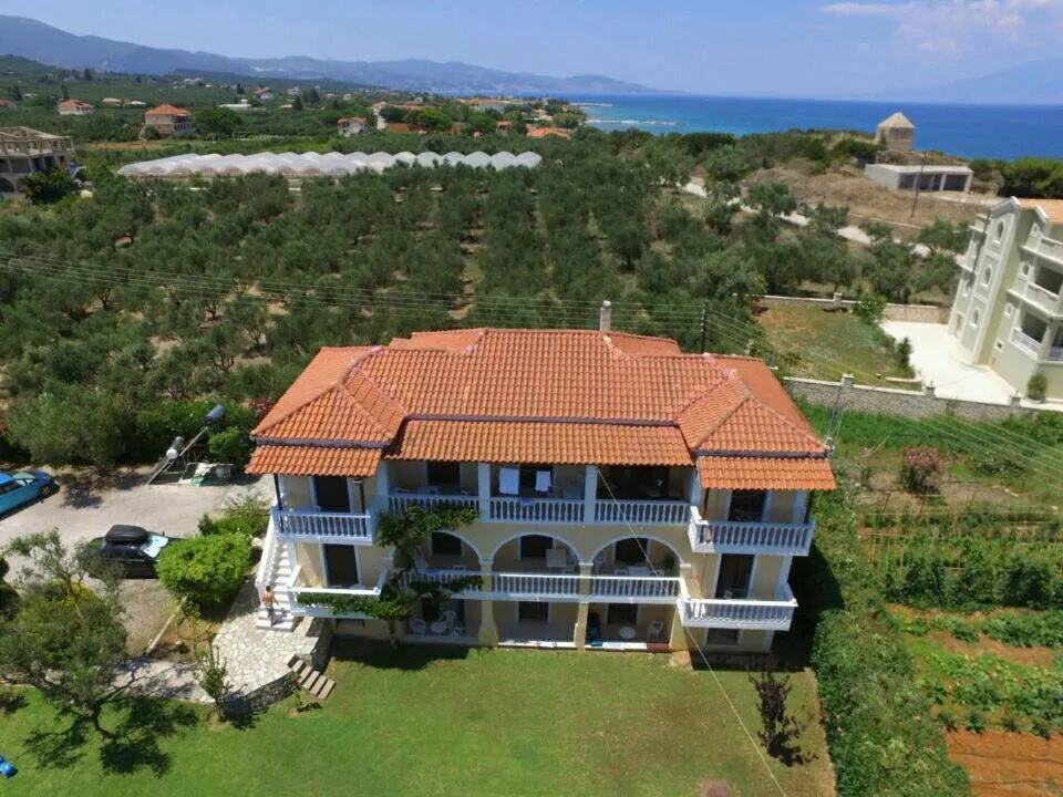 Facade/entrance in Studios Petra