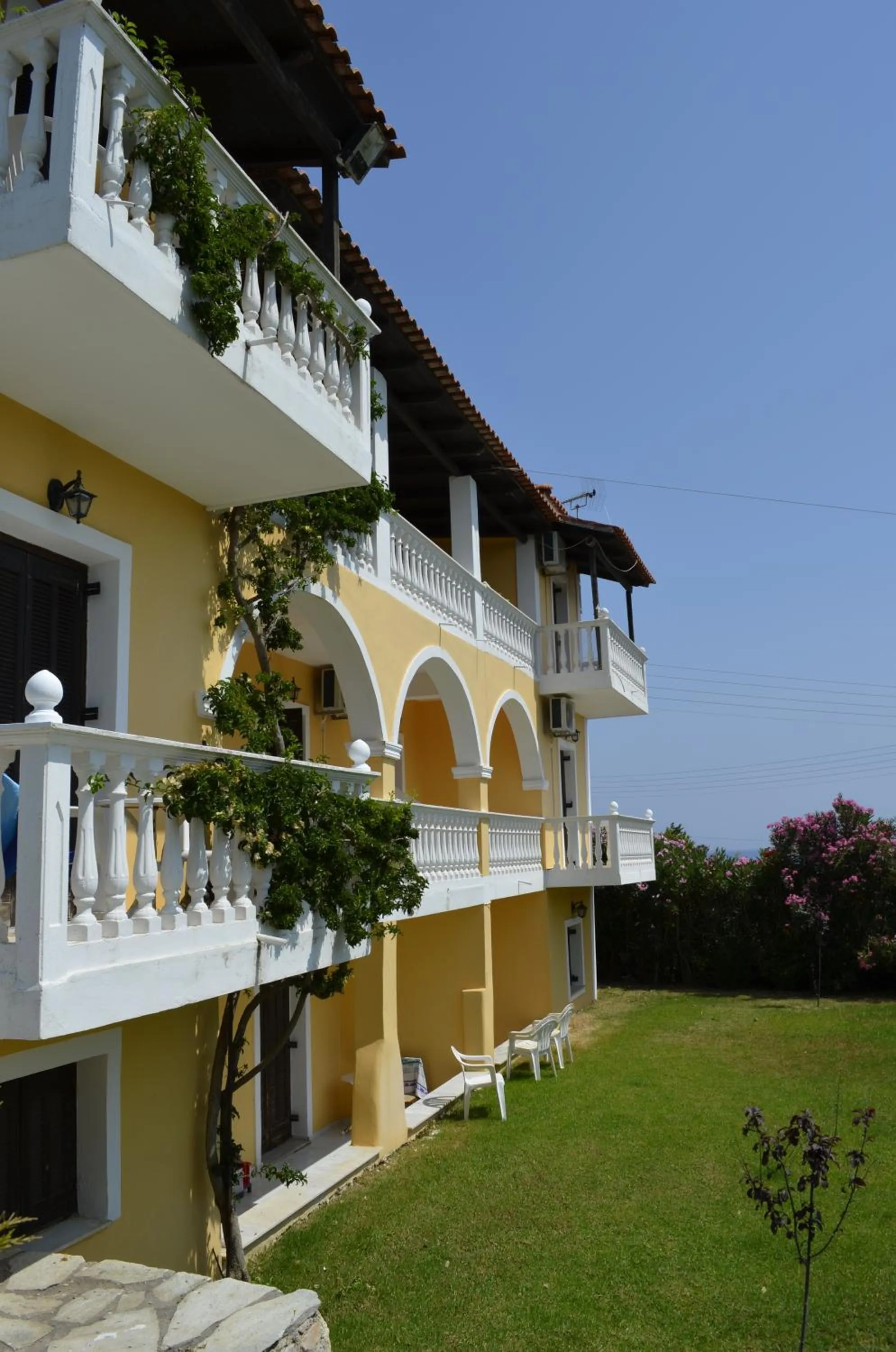 Property building in Studios Petra