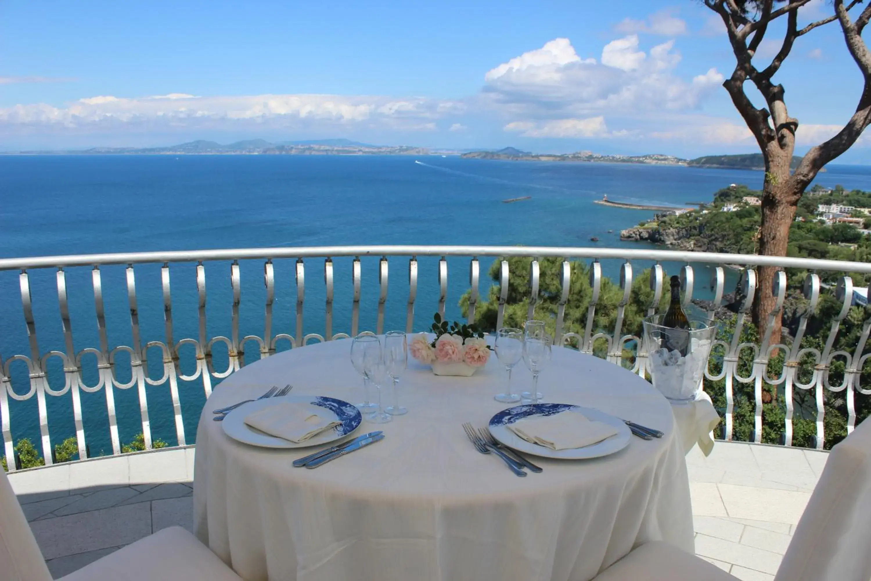 Restaurant/places to eat in Hotel Myage Restaurant/places to eat in Hotel Myage