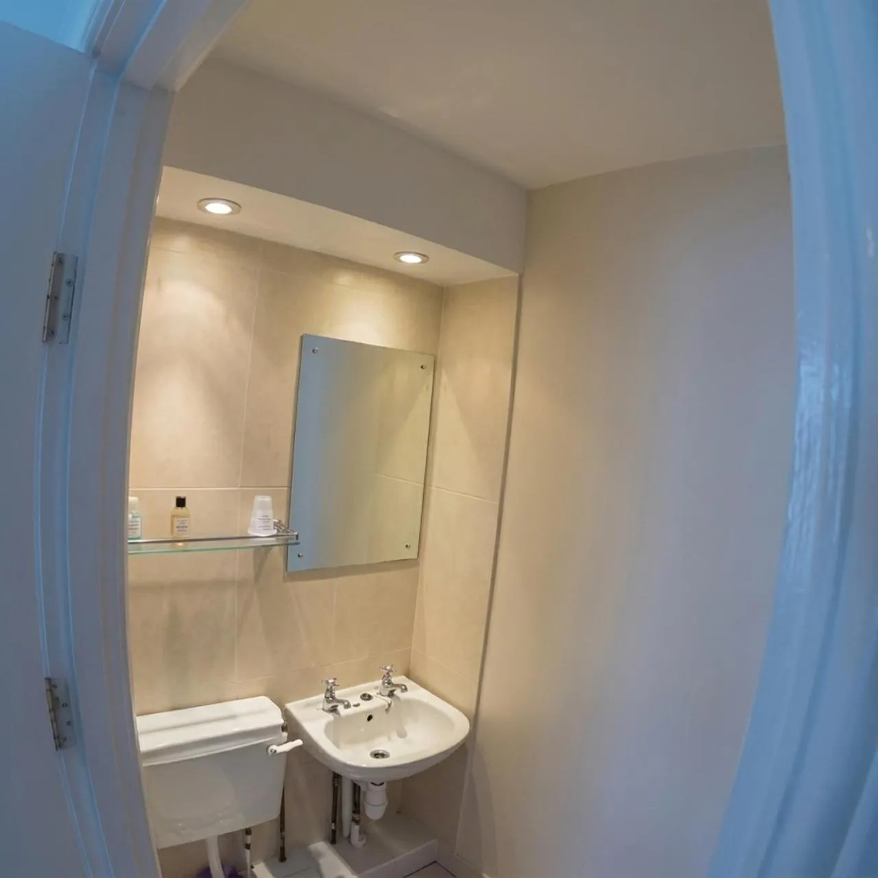 Bathroom in Trevellis Bed and Breakfast
