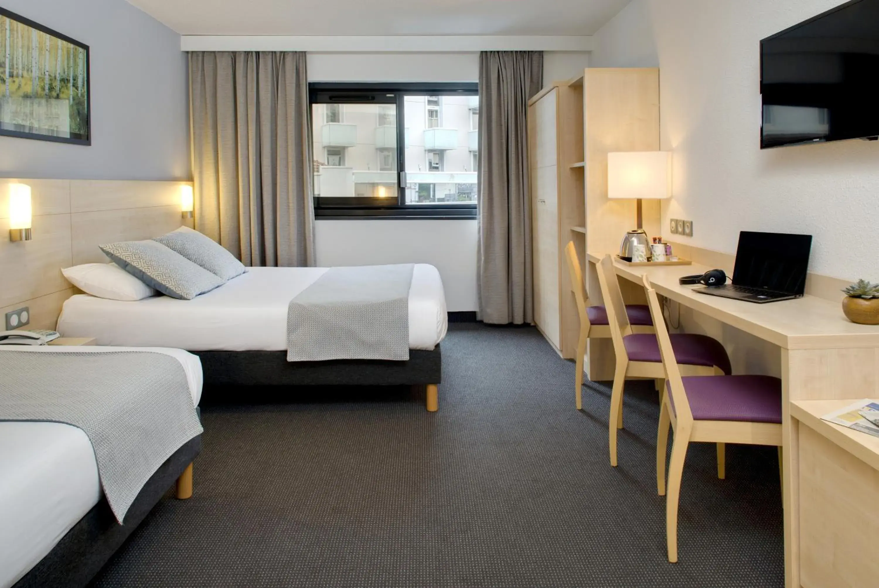 Bedroom, Bed in Hôtel Padoue Bedroom, Bed in Hôtel Padoue