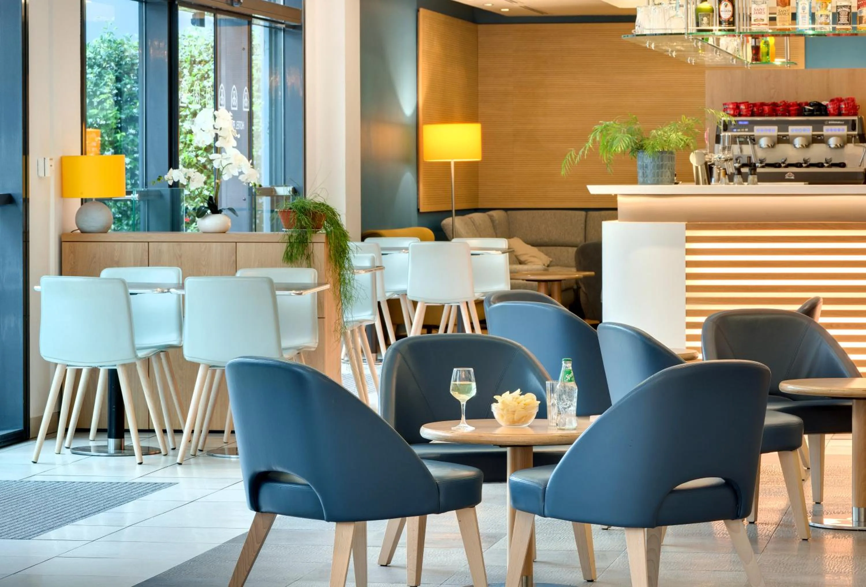 Lounge or bar in Hôtel Padoue