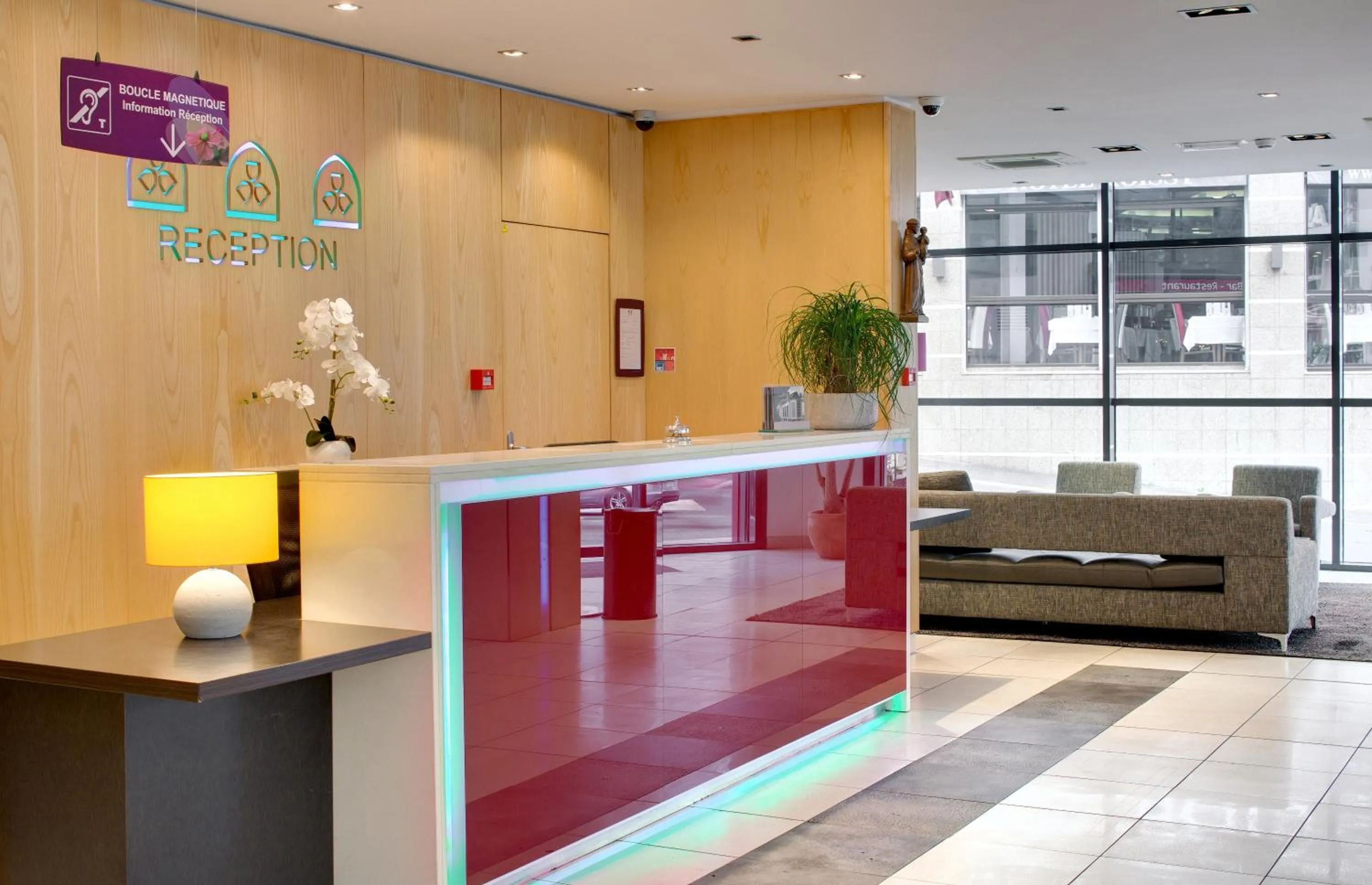 Lobby or reception in Hôtel Padoue