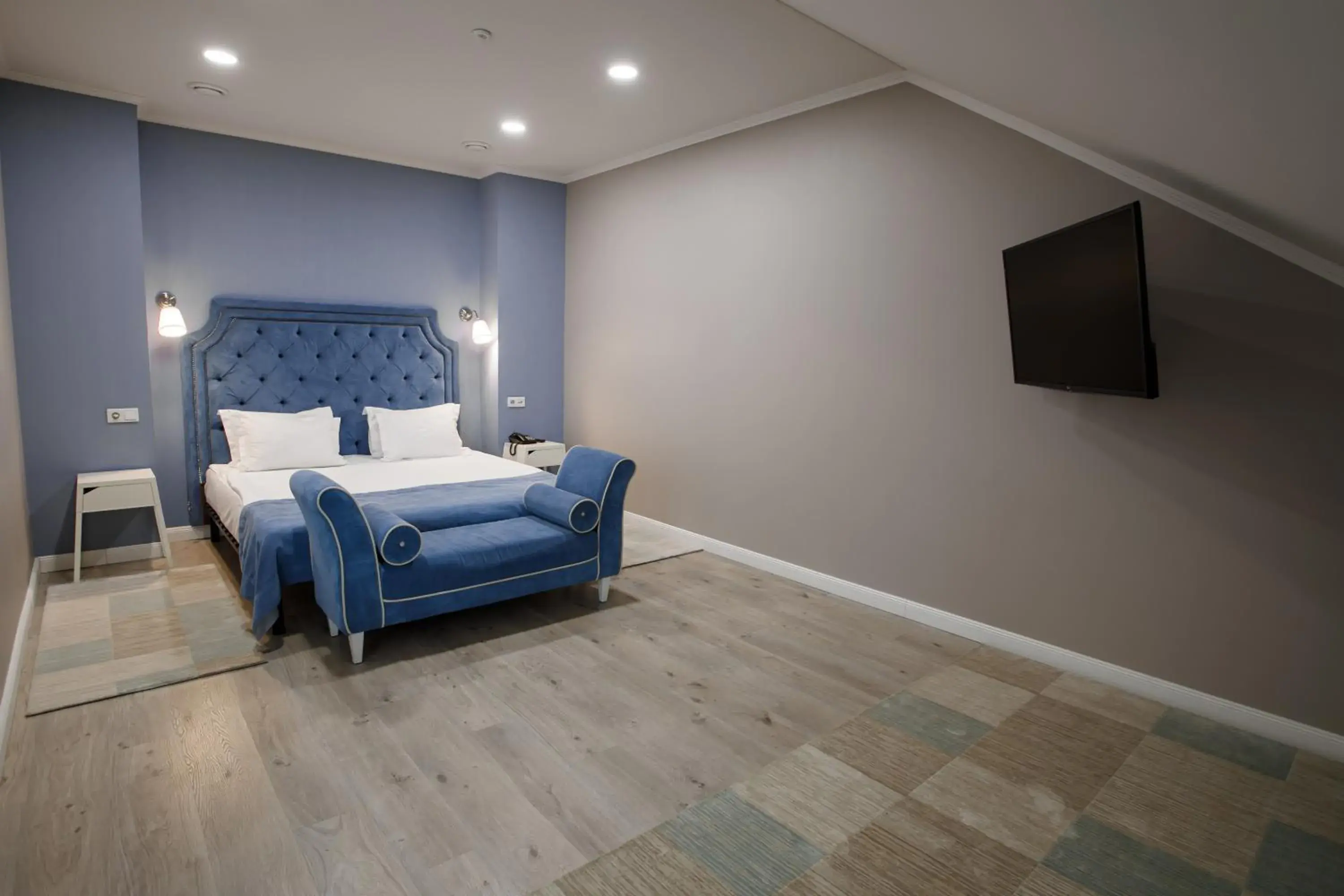 Mansard Junior Suite - single occupancy in Rivoli Hotel Mansard Junior Suite - single occupancy in Rivoli Hotel