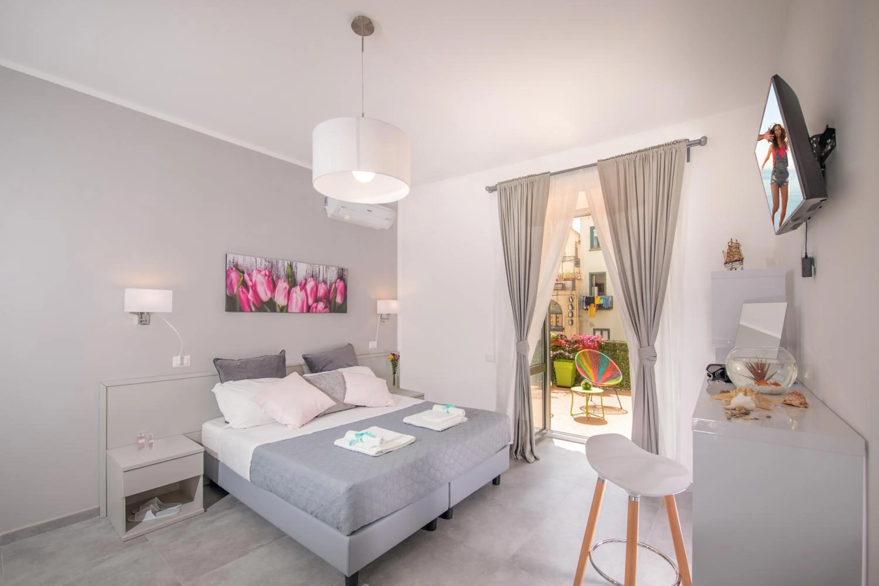 Photo of the whole room, Bed in Roof Garden