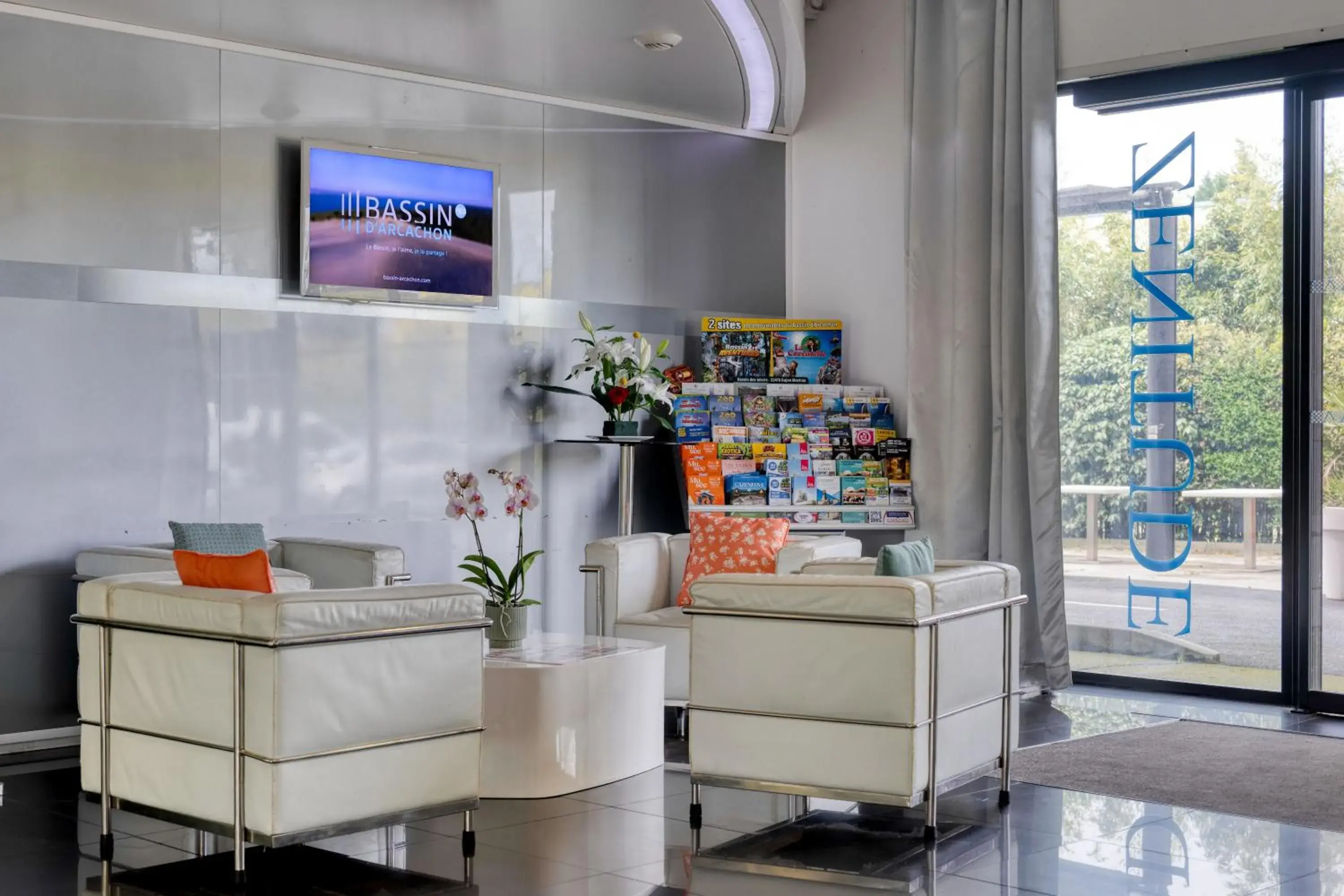 Living room in Comfort Aparthotel Bassin d'Arcachon Living room in Comfort Aparthotel Bassin d'Arcachon