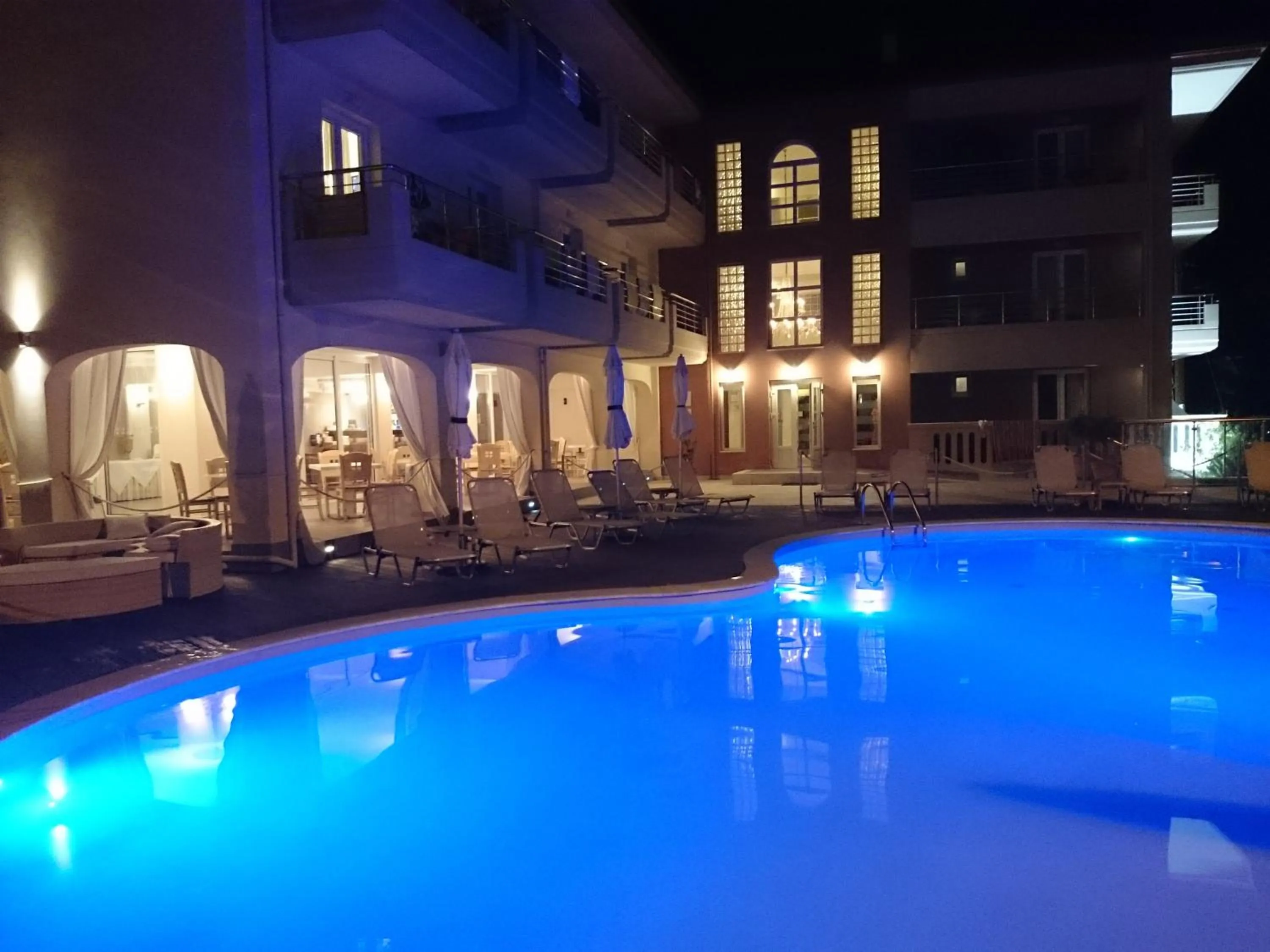 Swimming pool in Ammos Bay