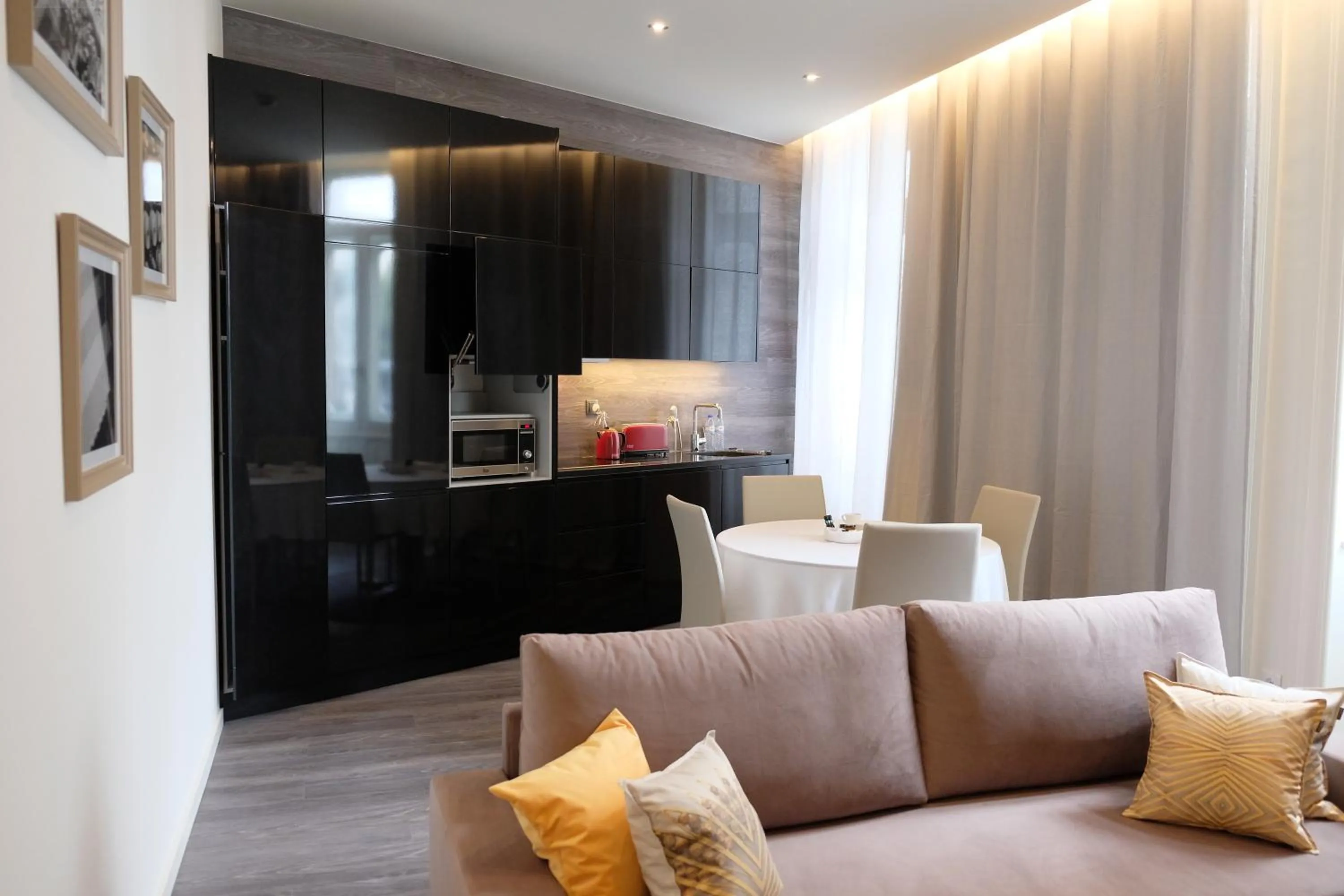 group of guests in LETHESHOME Apartments