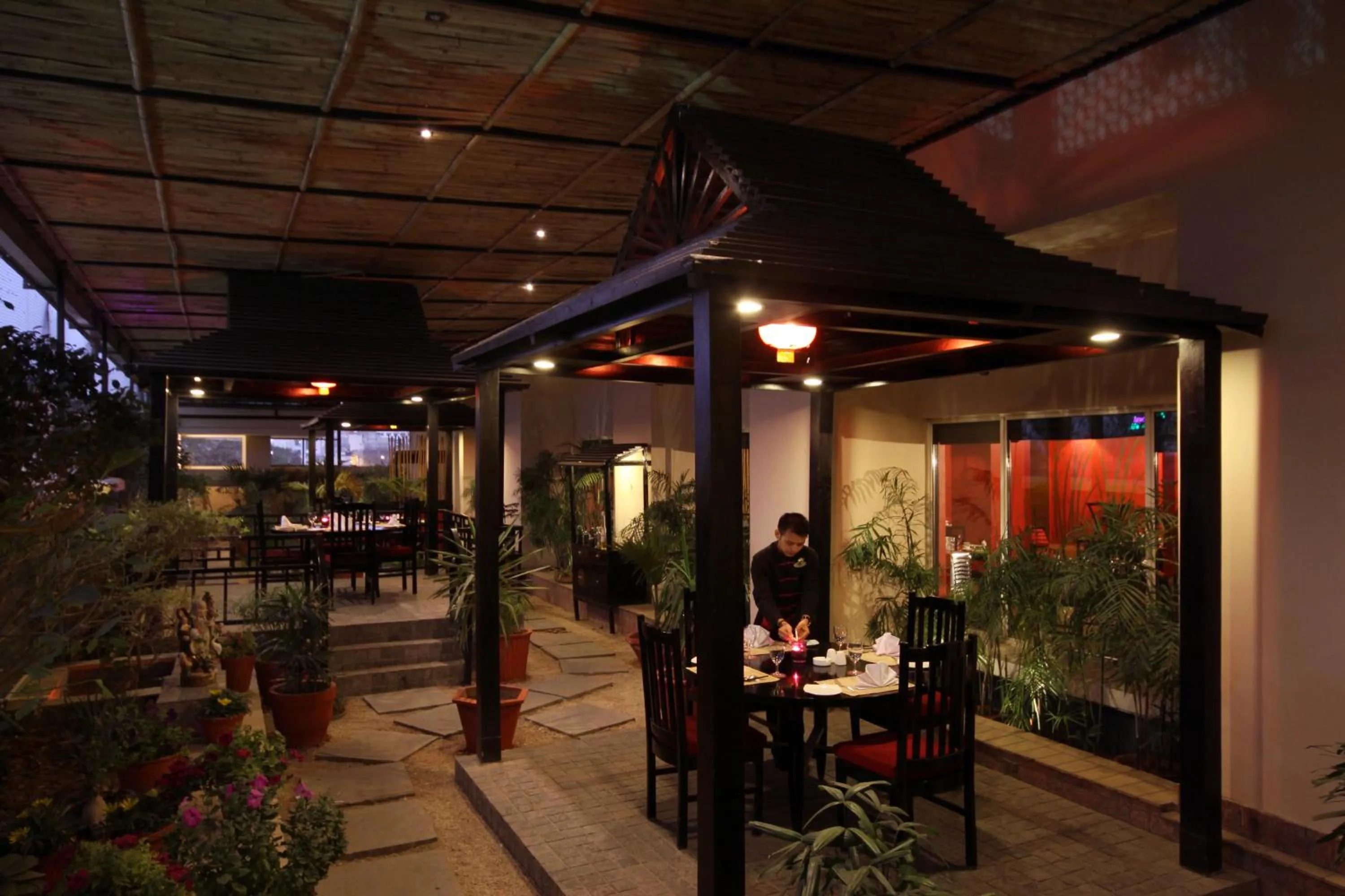 Restaurant/places to eat in Radisson Jaipur City Center