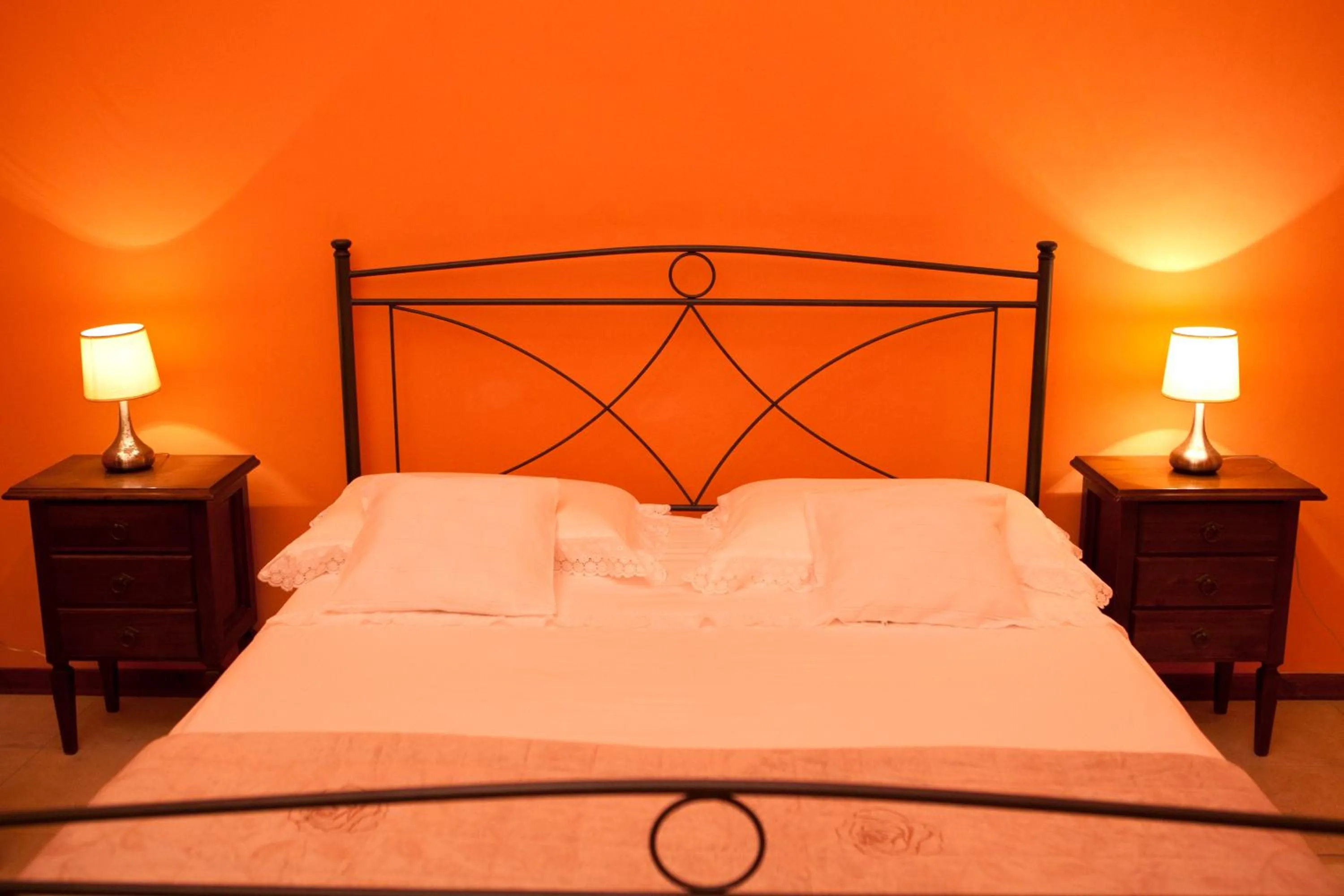 Decorative detail, Bed in B&B Dimora San Vincenzo