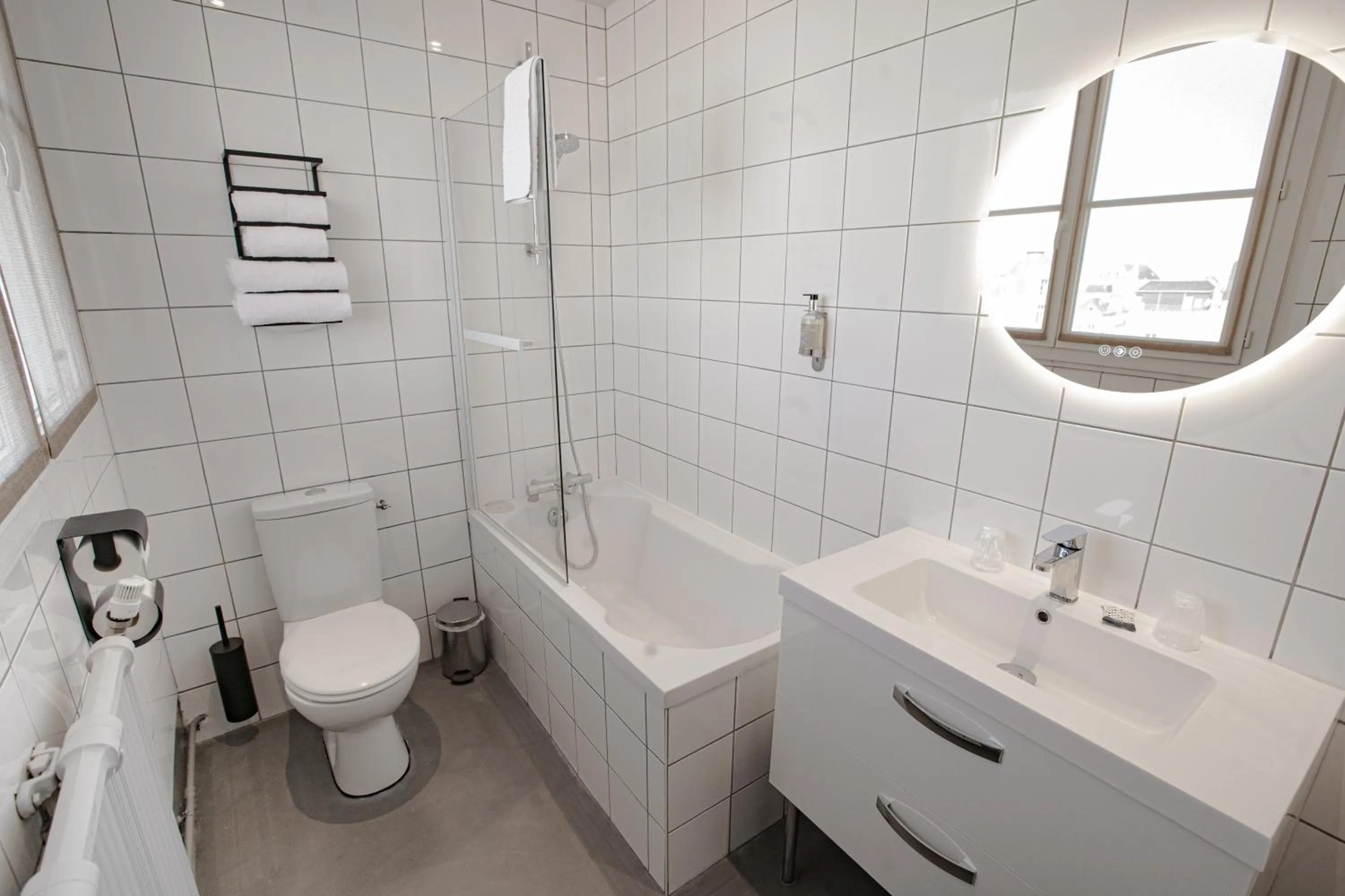 Bathroom in Hôtel Central