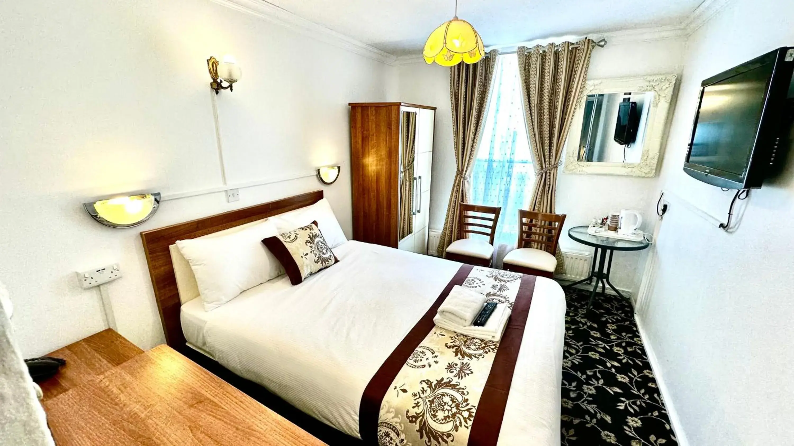 Double Room in Andorra Guest Accommodation Double Room in Andorra Guest Accommodation