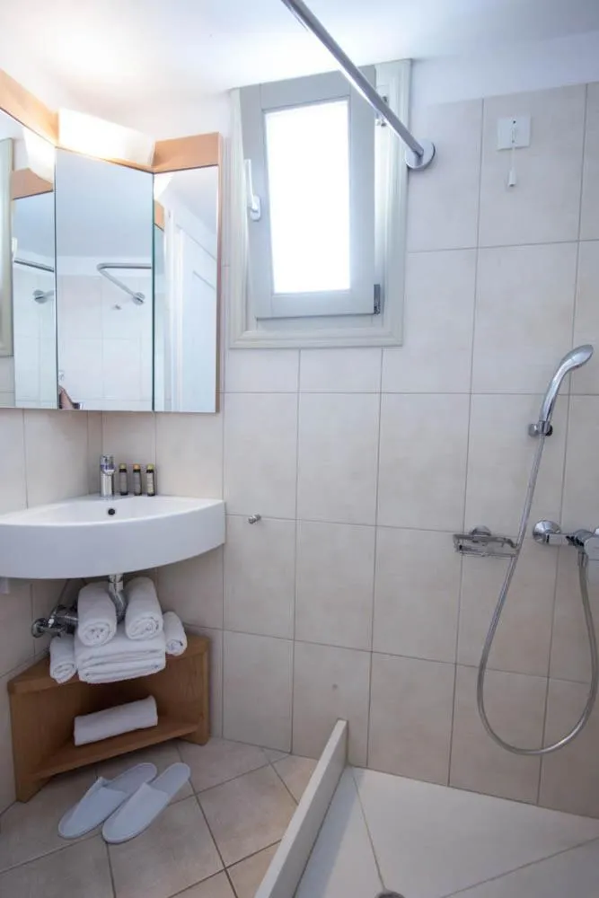 Shower in Irida - Santorini