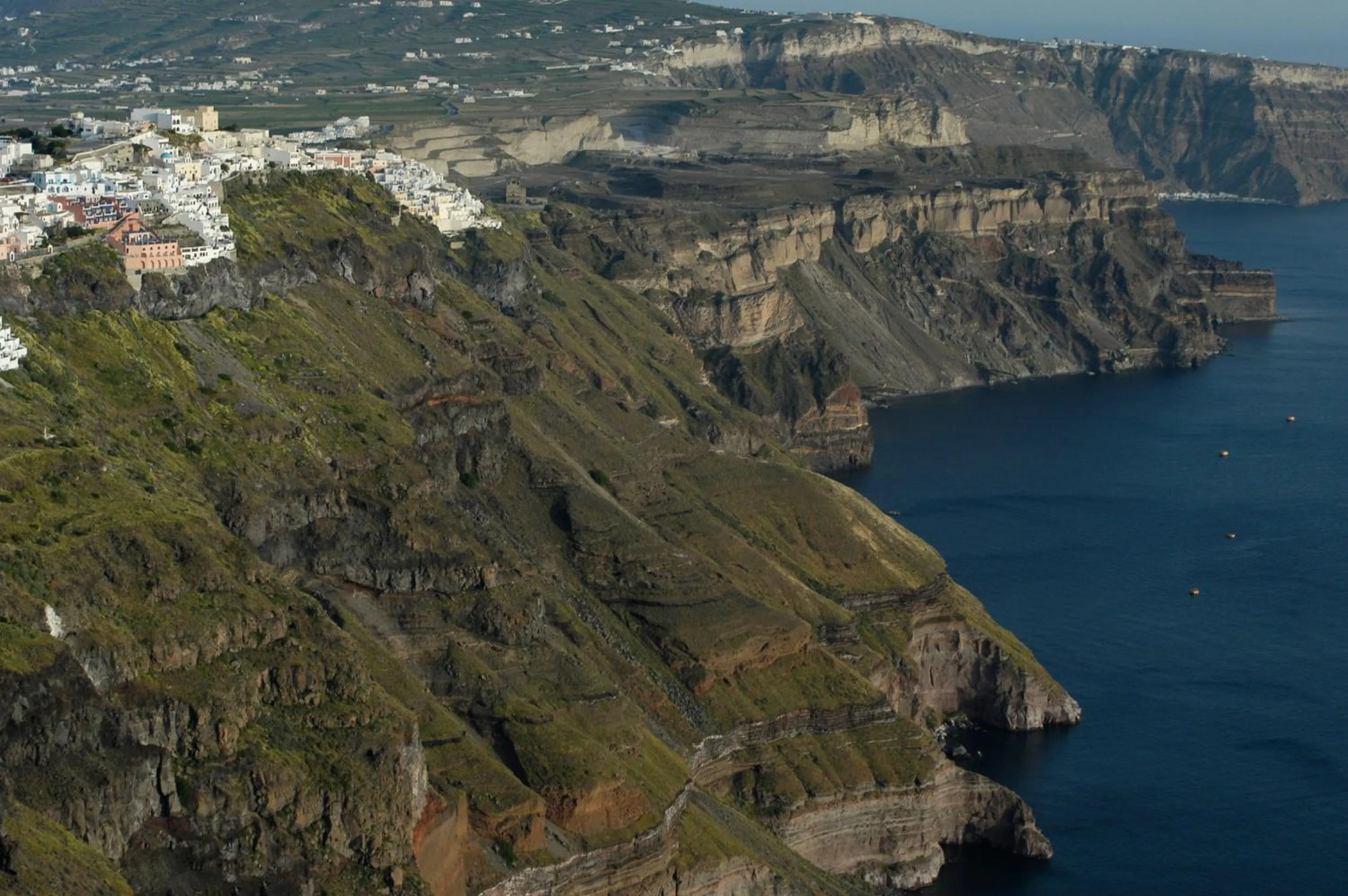 Area and facilities in Irida - Santorini