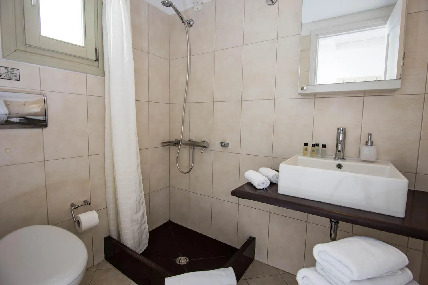 Shower in Irida - Santorini