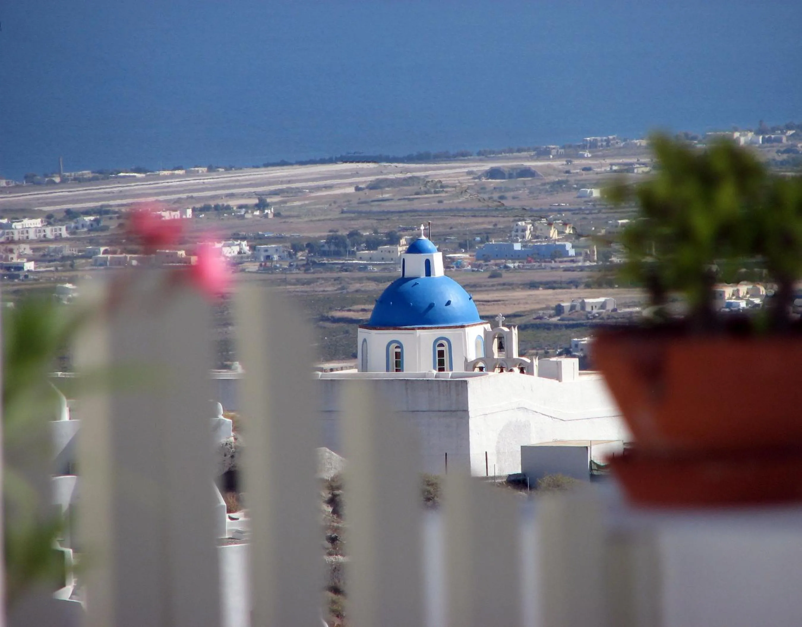 Area and facilities in Irida - Santorini