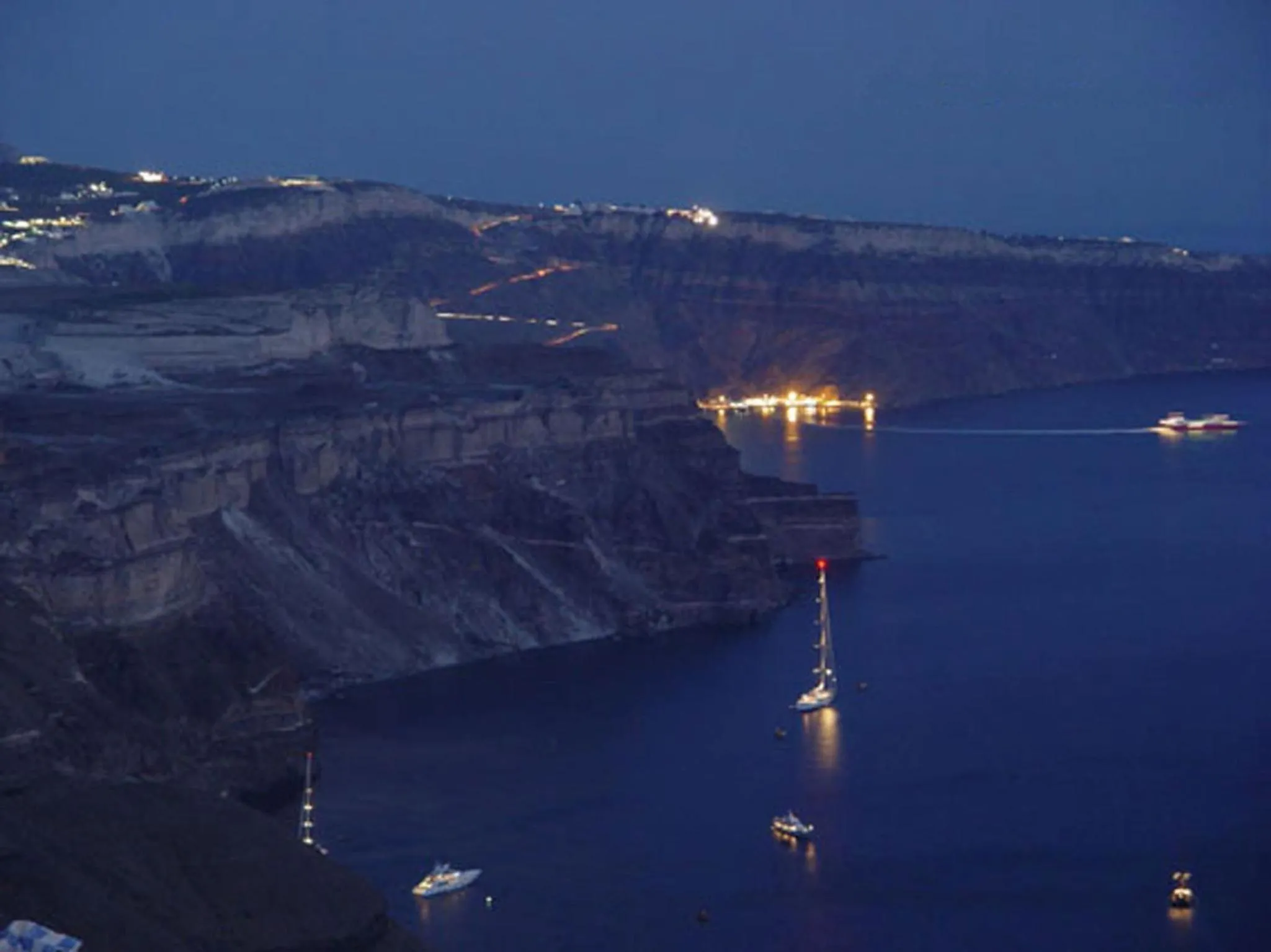 Area and facilities in Irida - Santorini