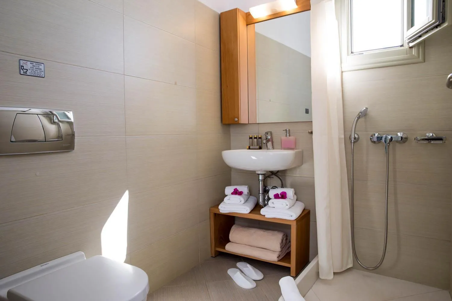Shower in Irida - Santorini