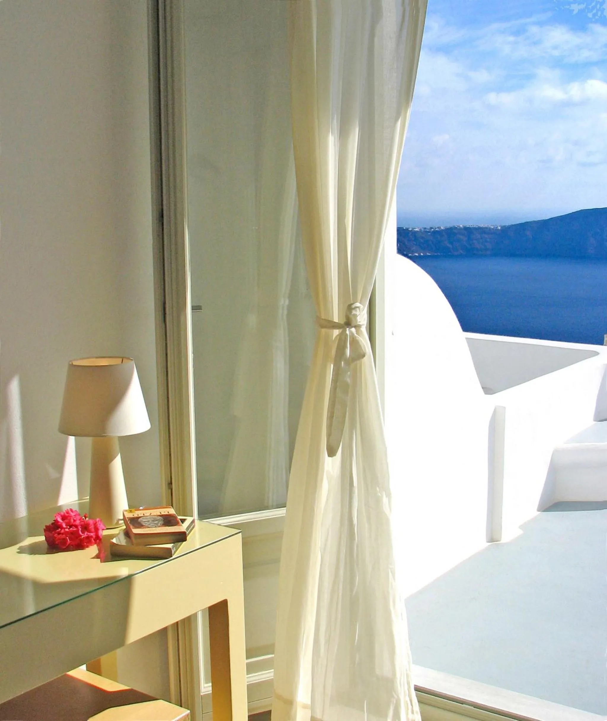 View (from property/room), Bed in Irida - Santorini