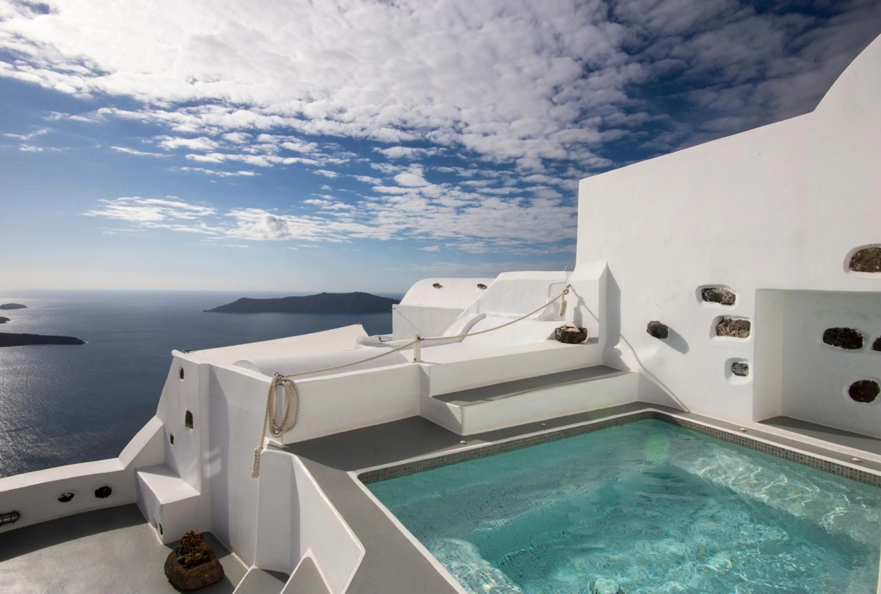 Swimming pool in Irida - Santorini