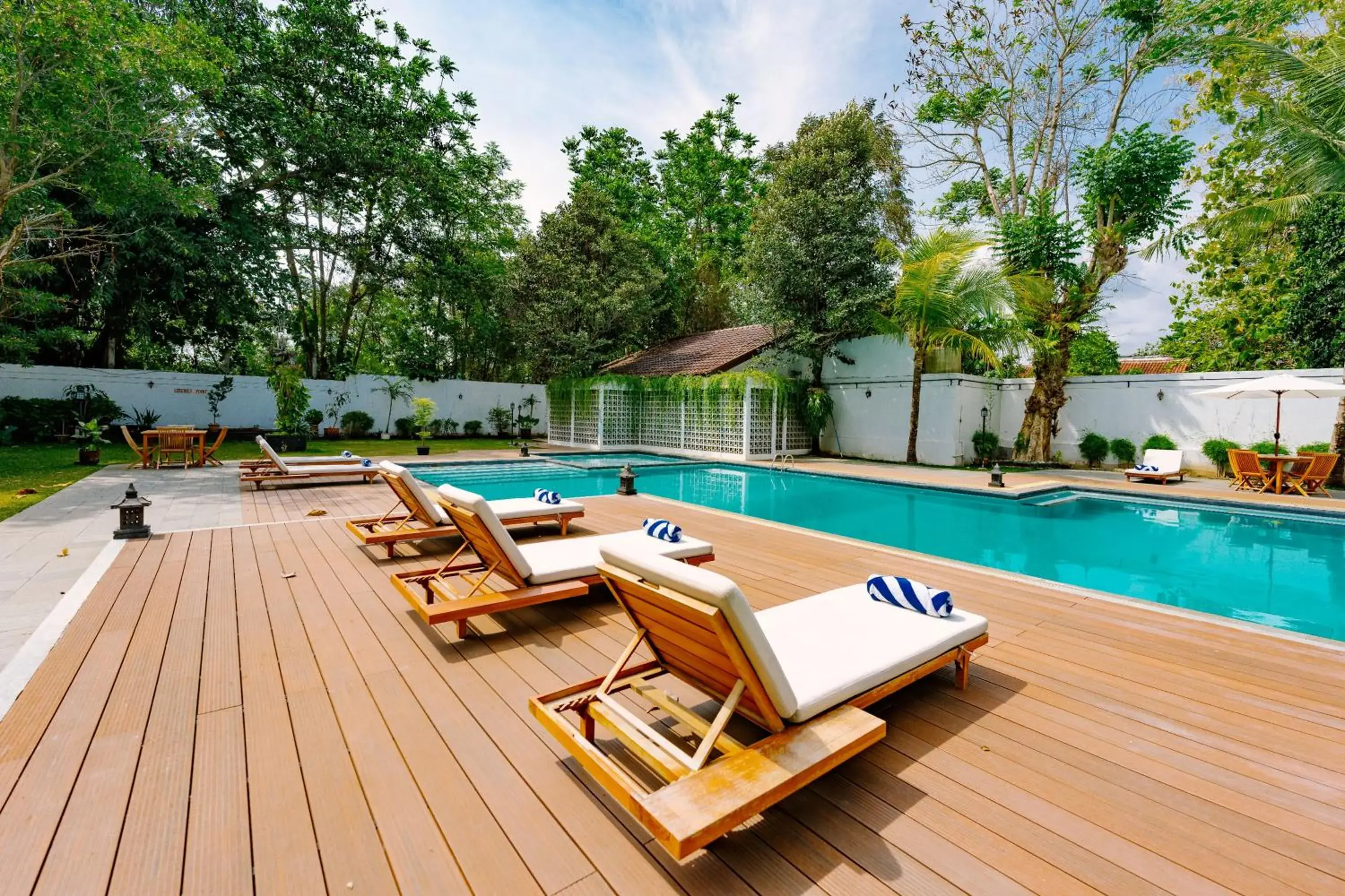 Swimming pool in Grand Diamond Hotel Yogyakarta Swimming pool in Grand Diamond Hotel Yogyakarta