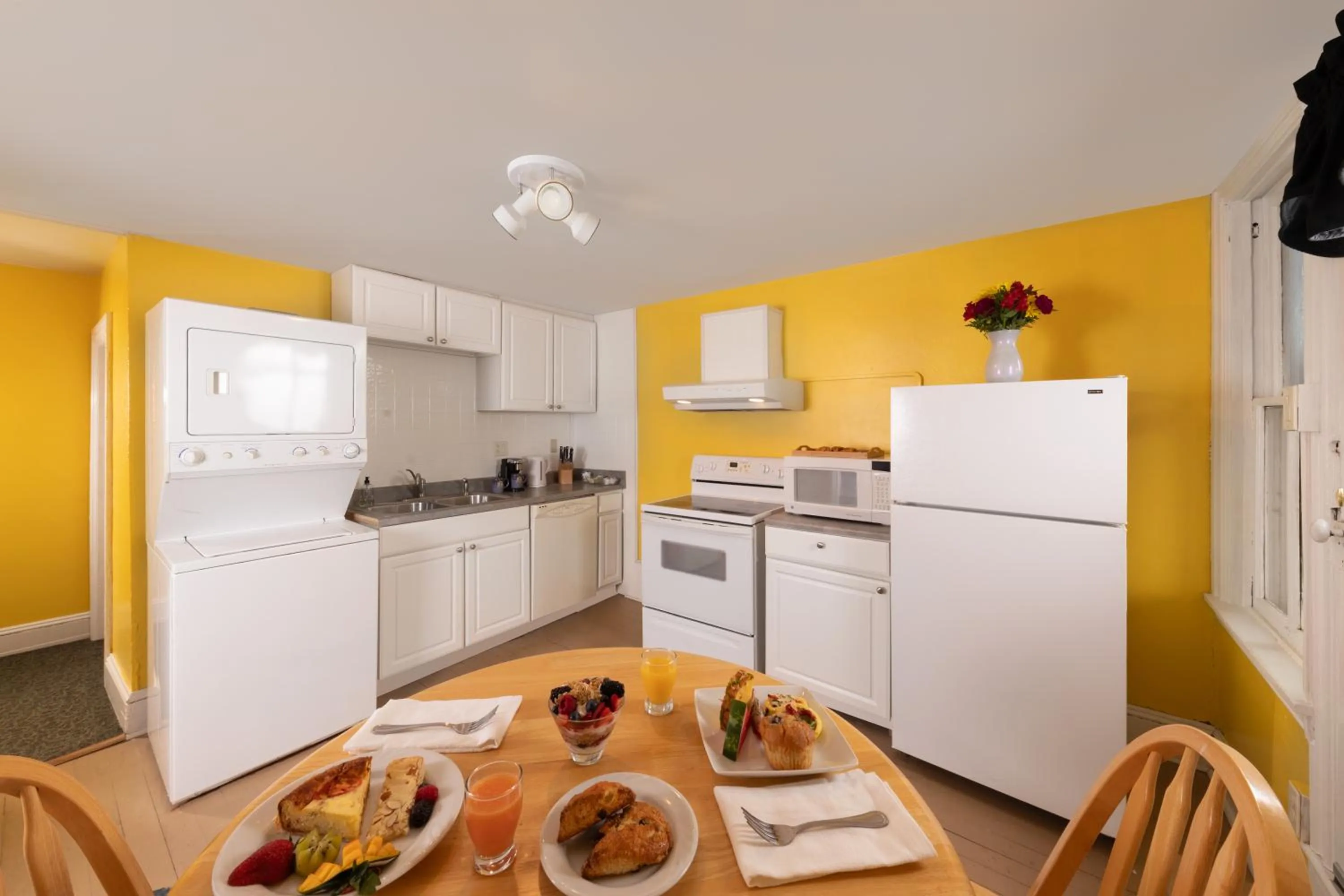 Kitchen or kitchenette in Carlisle House Bed and Breakfast