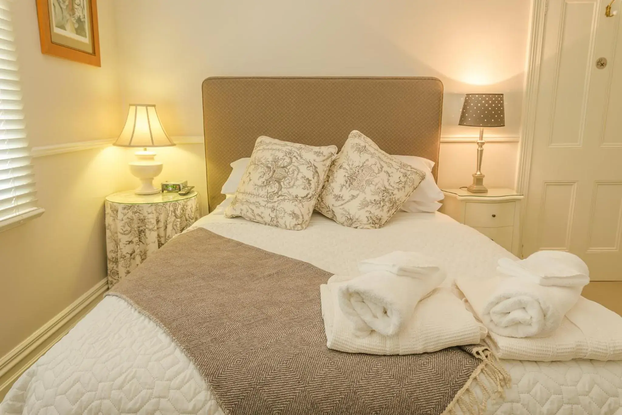 Brown Room in Glencoe Country Bed and Breakfast Brown Room in Glencoe Country Bed and Breakfast