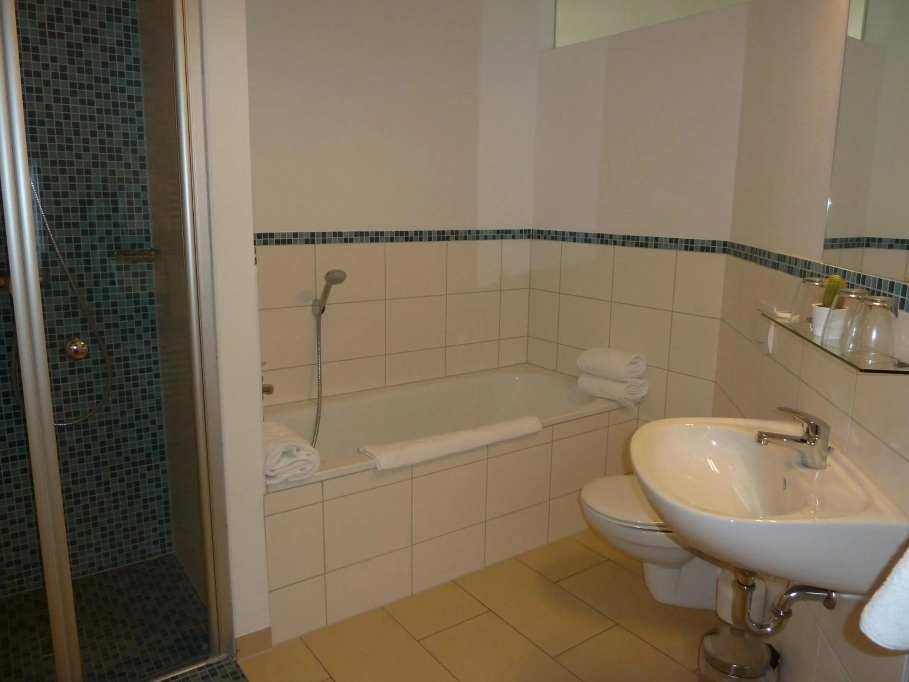 Shower in Hotel Goor und Apartmenthaus