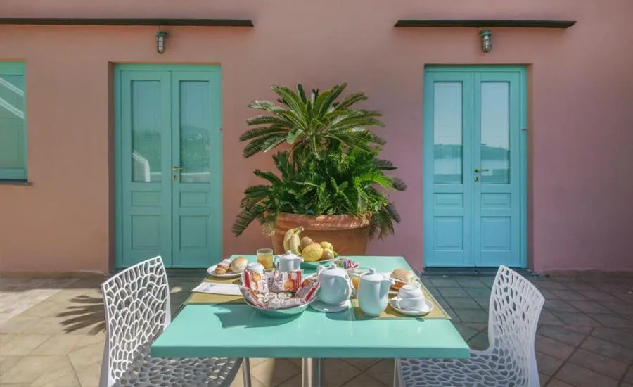 Day in Hotel La Corricella