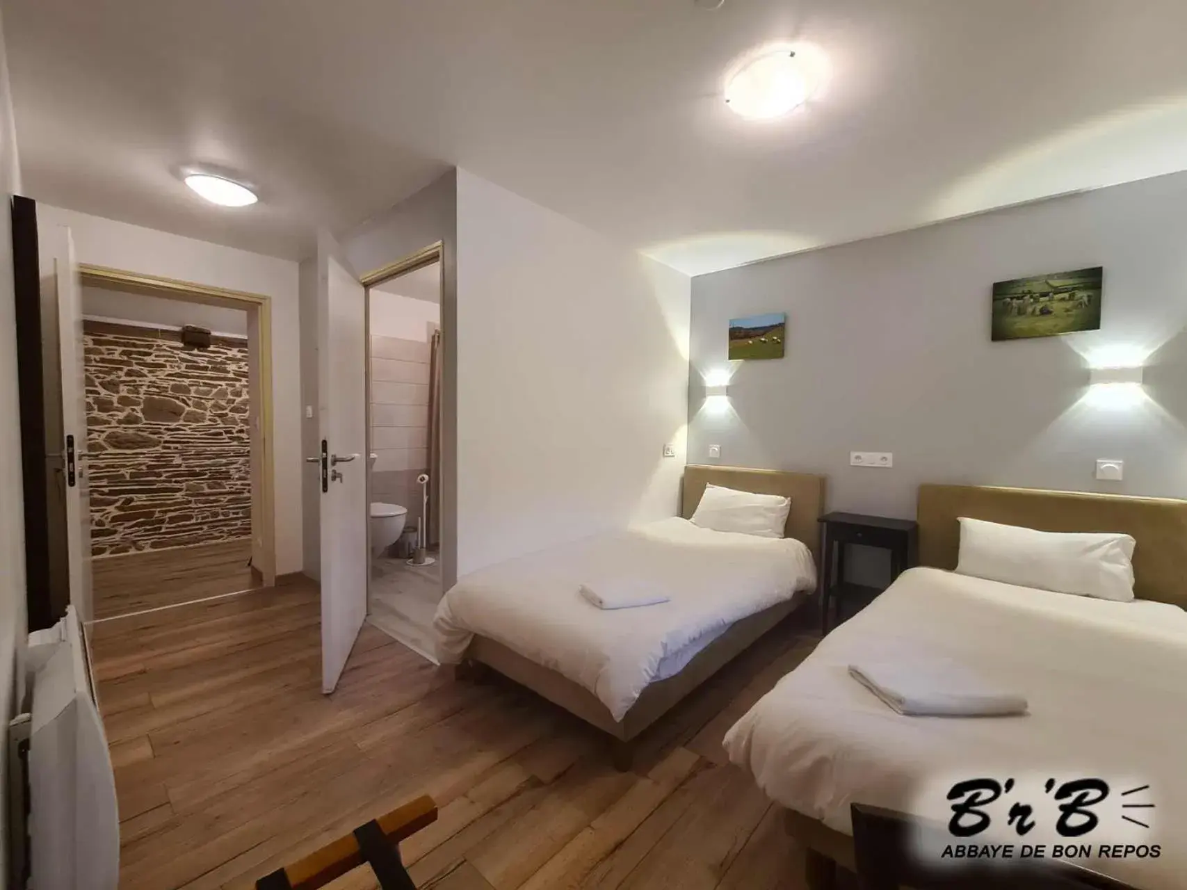 Twin Room with Private Bathroom - single occupancy in Brb Twin Room with Private Bathroom - single occupancy in Brb