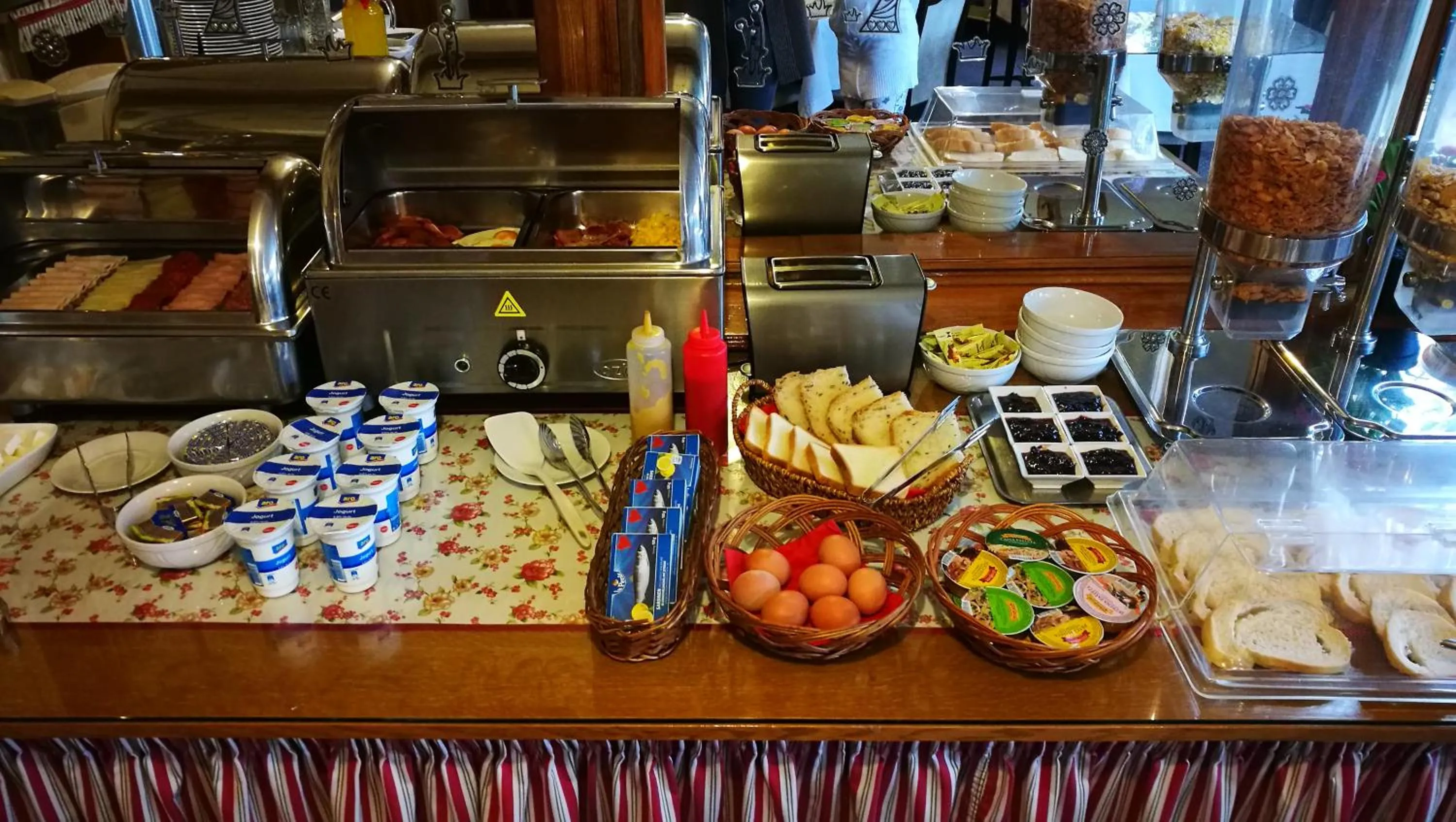 Food and drinks in Garni Hotel Lav