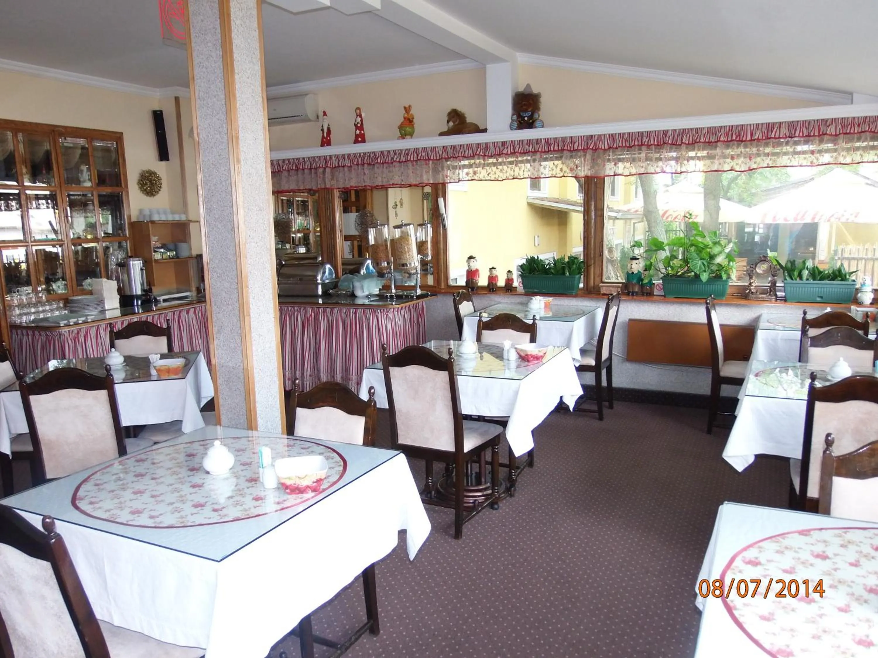 Restaurant/places to eat in Garni Hotel Lav