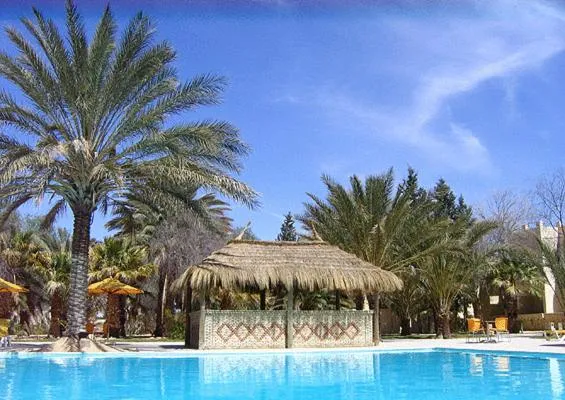 Swimming pool in Sahara Douz
