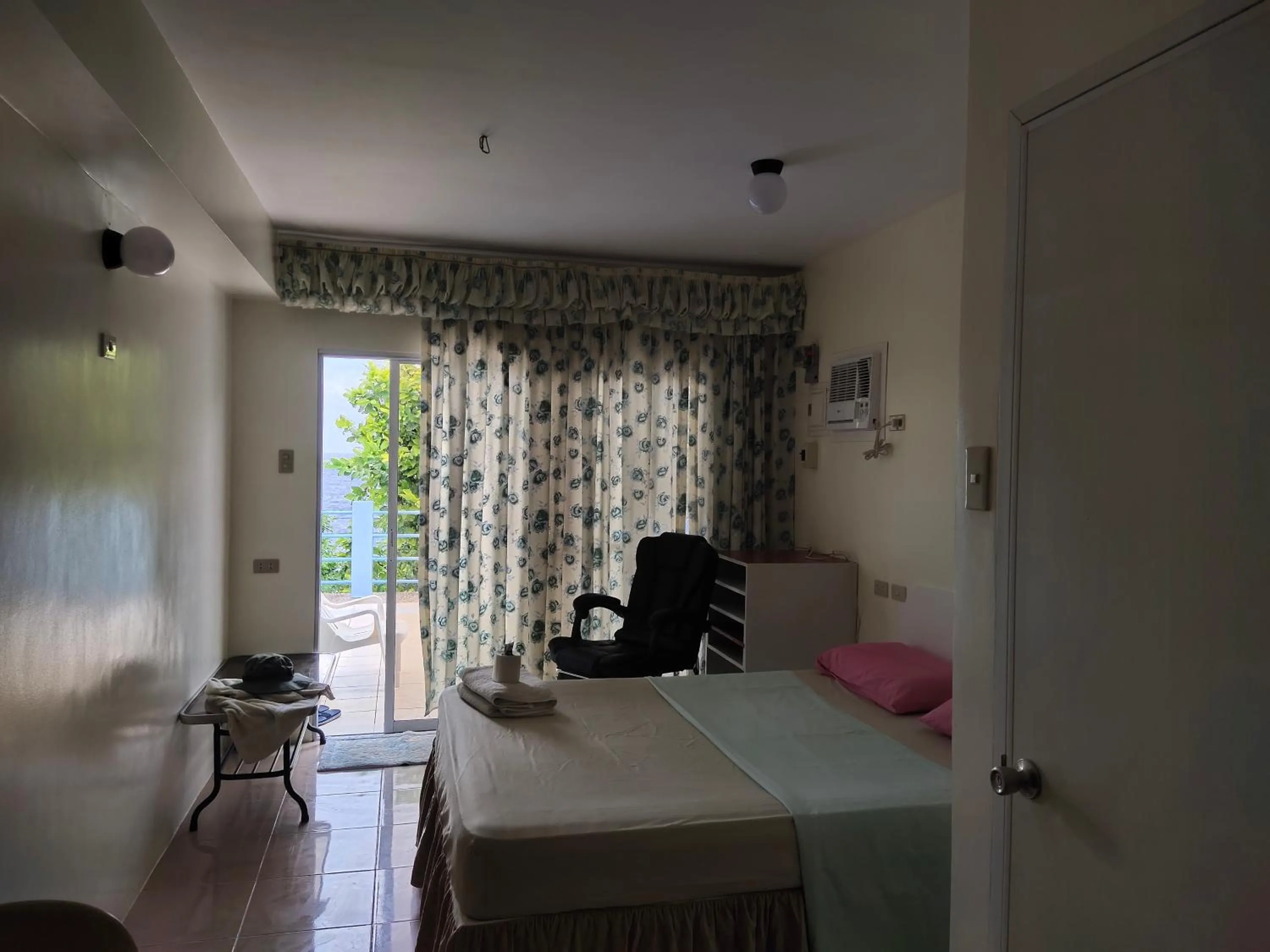 Bed in High Steps Pension