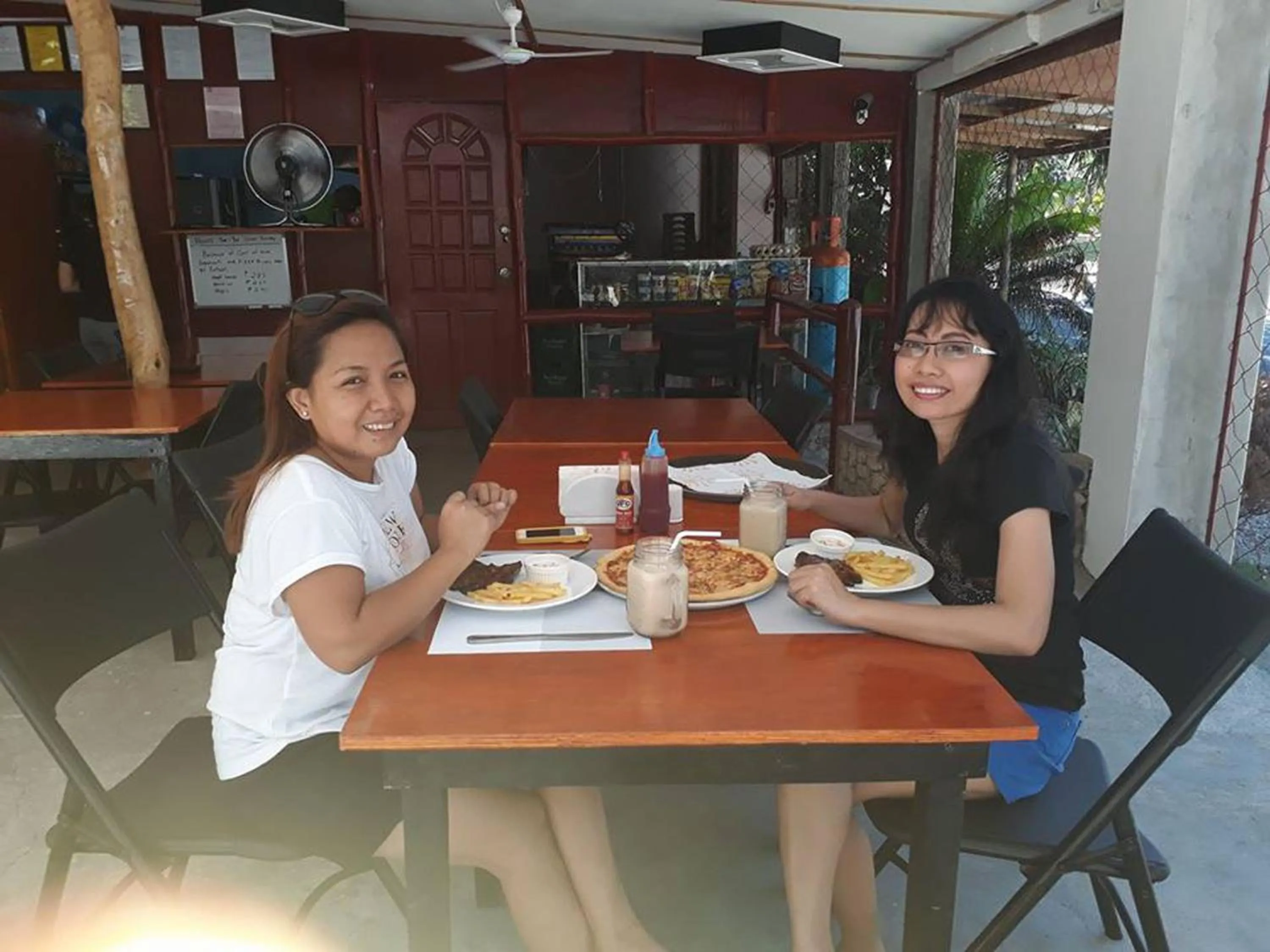 Restaurant/places to eat in High Steps Pension